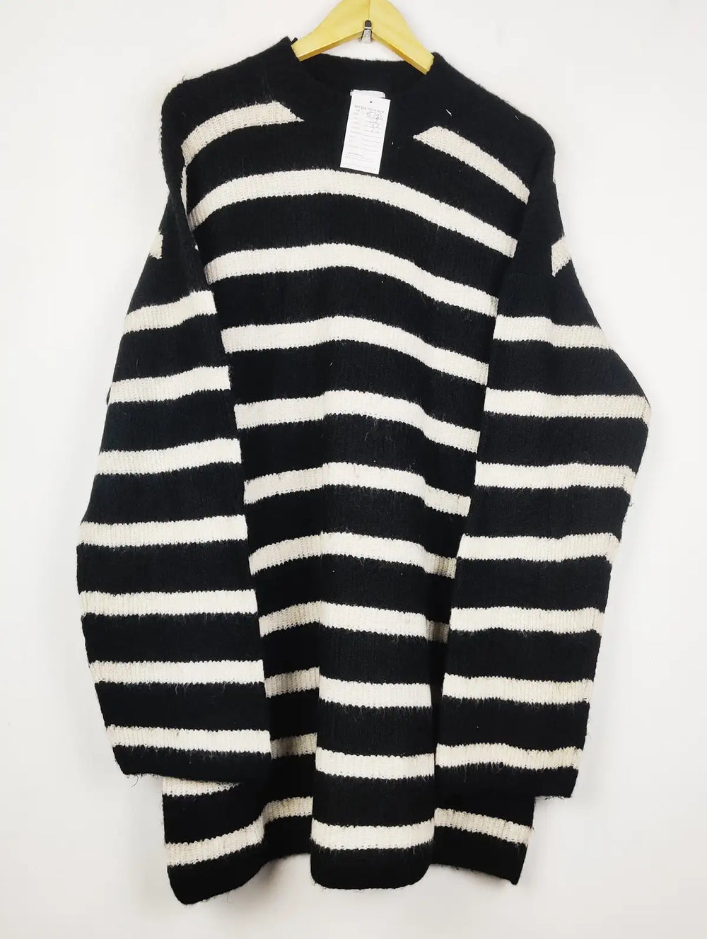 Buy online pre-used pre-loved 100% authentic & Original branded H&M (WT-10761) available in Pakistan. Top international brands avilable.