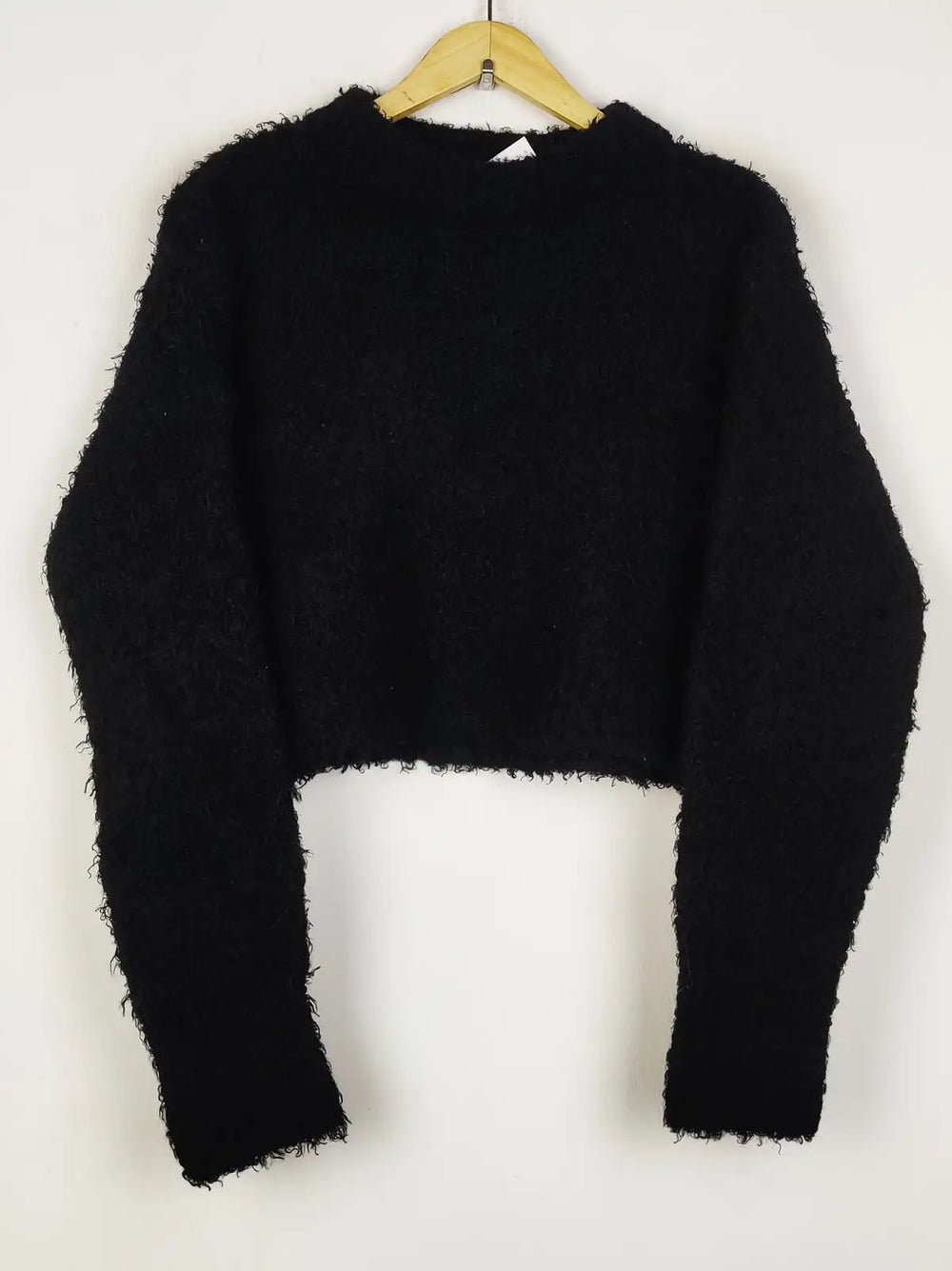 Buy online pre-used pre-loved 100% authentic & Original branded H&M (WT-11008) available in Pakistan. Top international brands avilable.