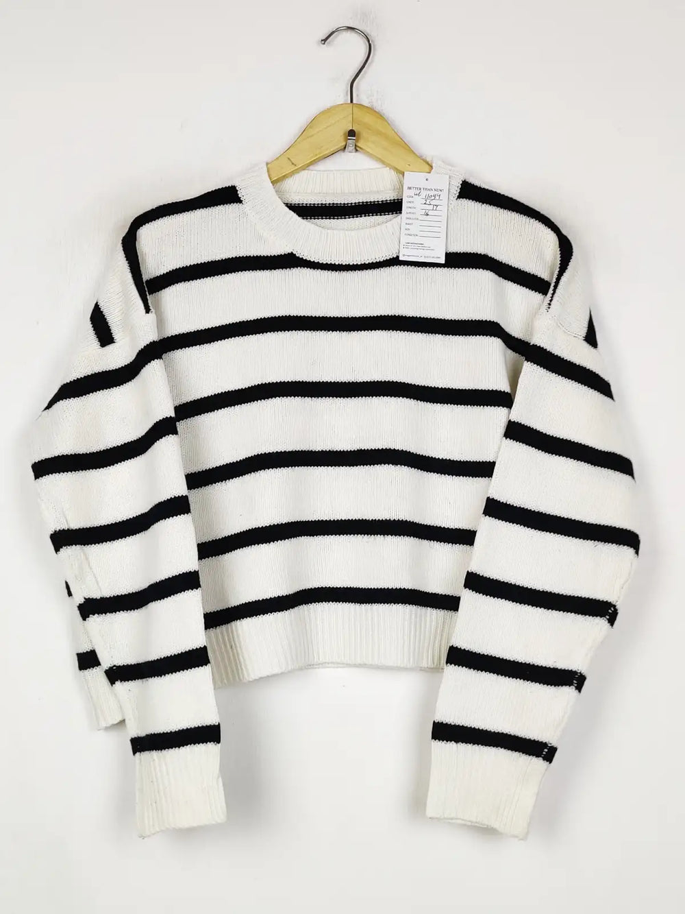 Buy online pre-used pre-loved 100% authentic & Original branded Unknown Brand (WT-11043) available in Pakistan. Top international brands avilable.