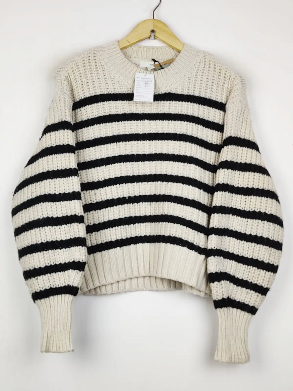 Buy online pre-used pre-loved 100% authentic & Original branded H&M (WT-11123) available in Pakistan. Top international brands avilable.