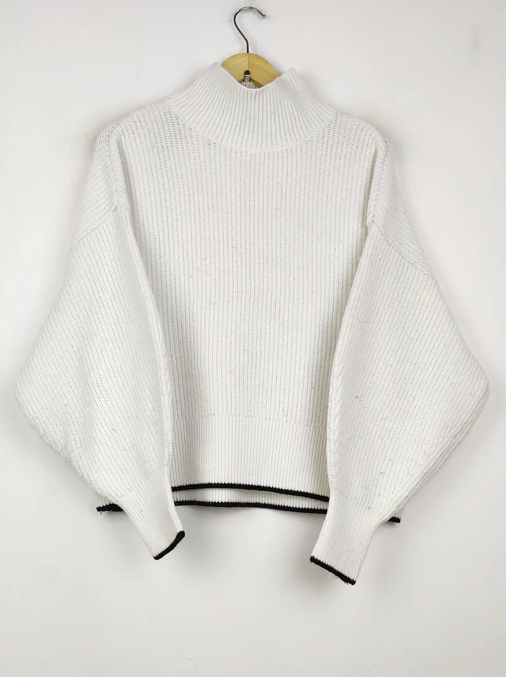 Buy online pre-used pre-loved 100% authentic & Original branded H&M (WT-11156) available in Pakistan. Top international brands avilable.