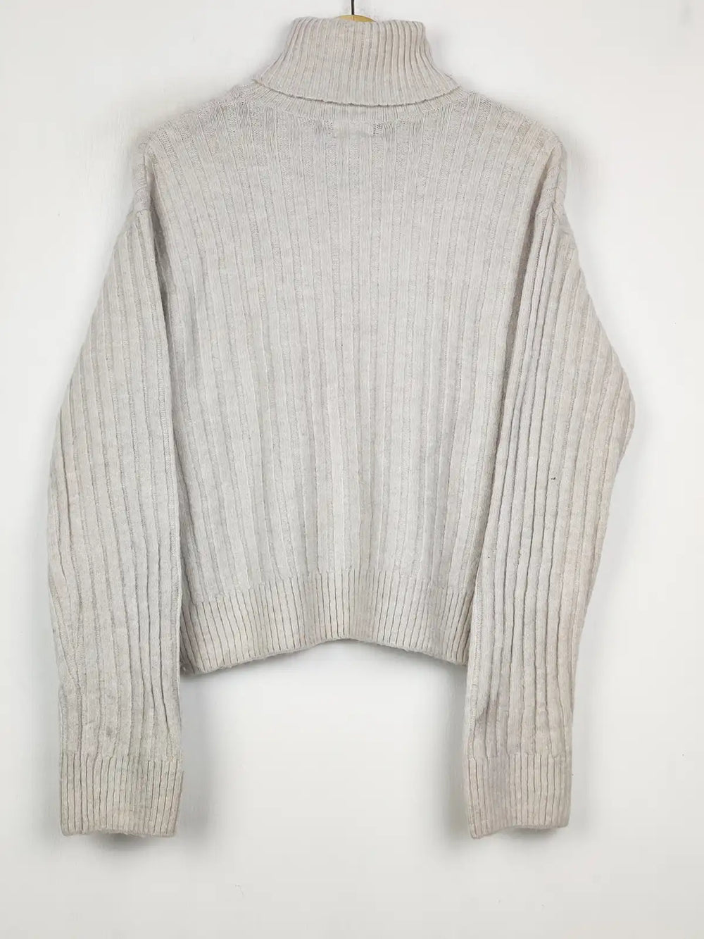 Buy online pre-used pre-loved 100% authentic & Original branded H&M (WT-11242) available in Pakistan. Top international brands avilable.