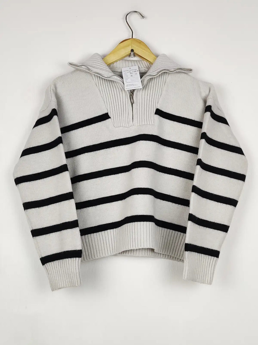 Buy online pre-used pre-loved 100% authentic & Original branded Unknown Brand (WT-11667) available in Pakistan. Top international brands avilable.