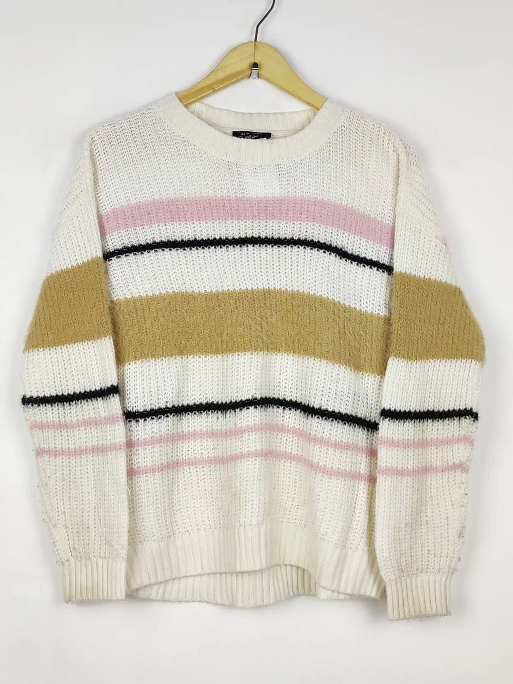 Buy online pre-used pre-loved 100% authentic & Original branded New Look (WT-11812) available in Pakistan. Top international brands avilable.