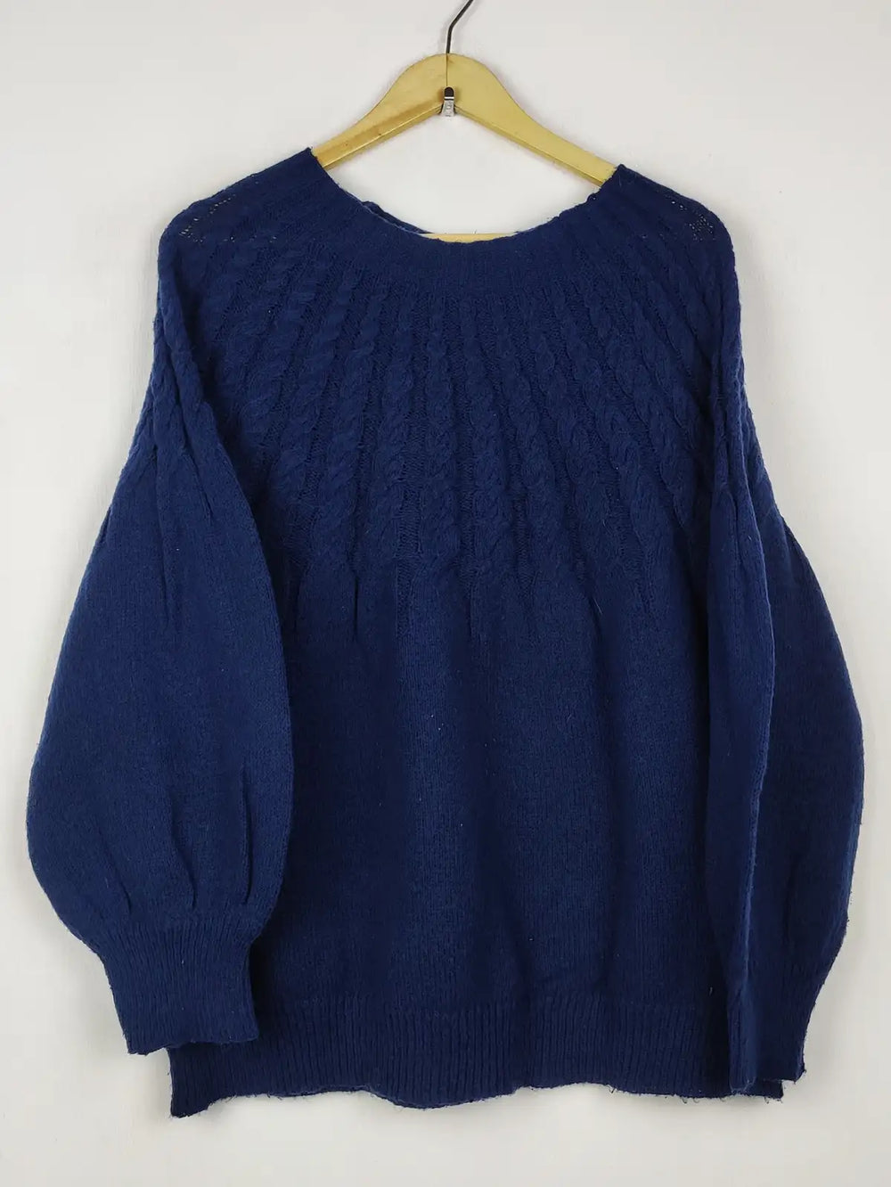 Buy online pre-used pre-loved 100% authentic & Original branded Unknown Brand (WT-11857) available in Pakistan. Top international brands avilable.