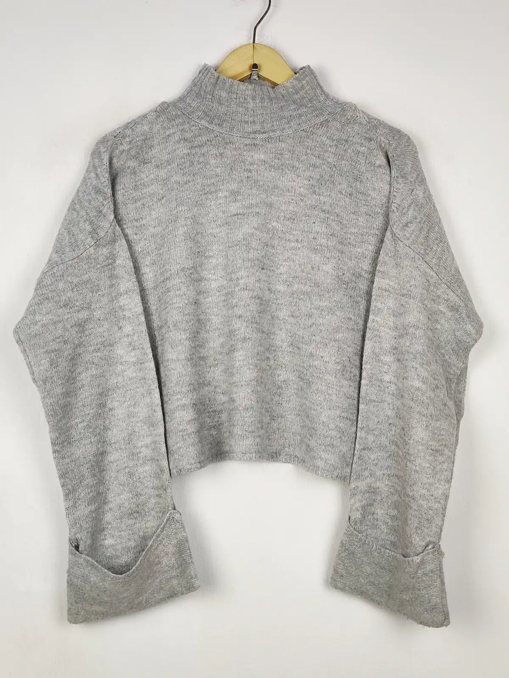 Buy online pre-used pre-loved 100% authentic & Original branded Gina Tricot (WT-11868) available in Pakistan. Top international brands avilable.