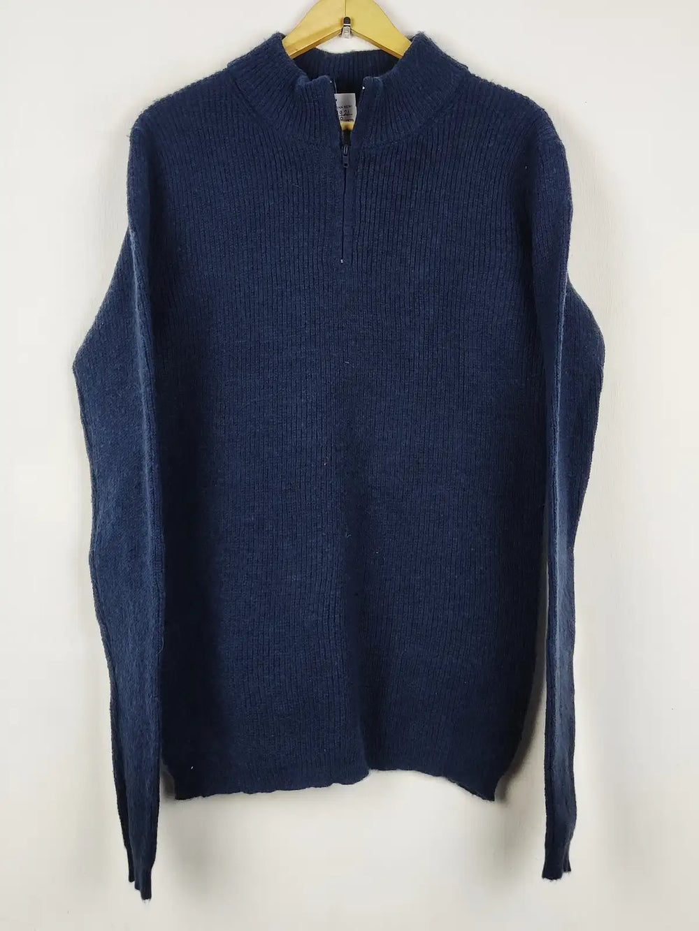 Buy online pre-used pre-loved 100% authentic & Original branded Unknown Brand (WT-11926) available in Pakistan. Top international brands avilable.