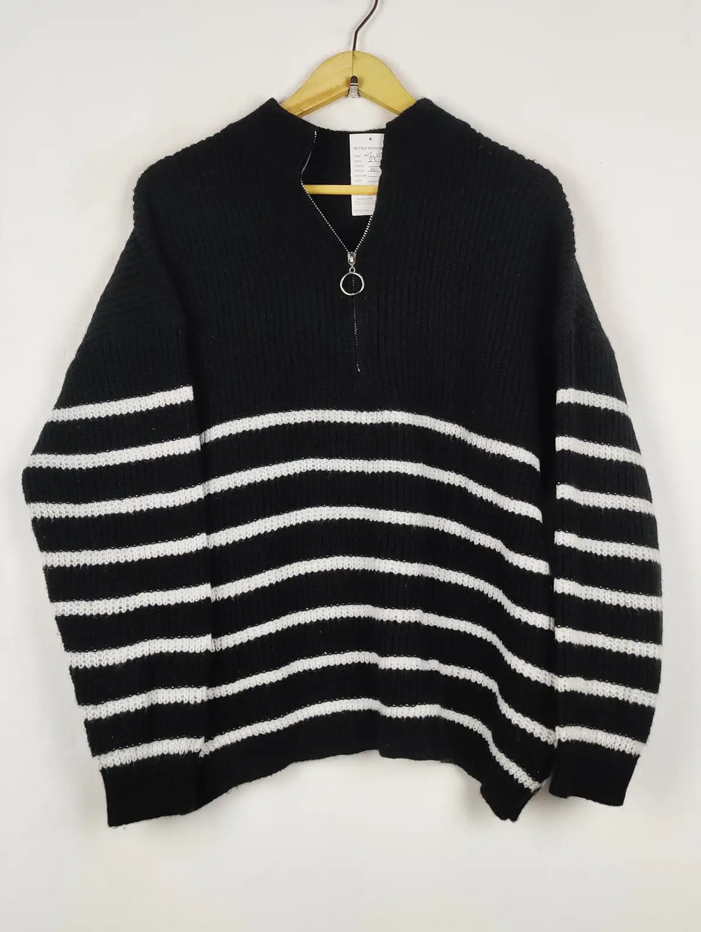 Buy online pre-used pre-loved 100% authentic & Original branded Unknown Brand (WT-11955) available in Pakistan. Top international brands avilable.