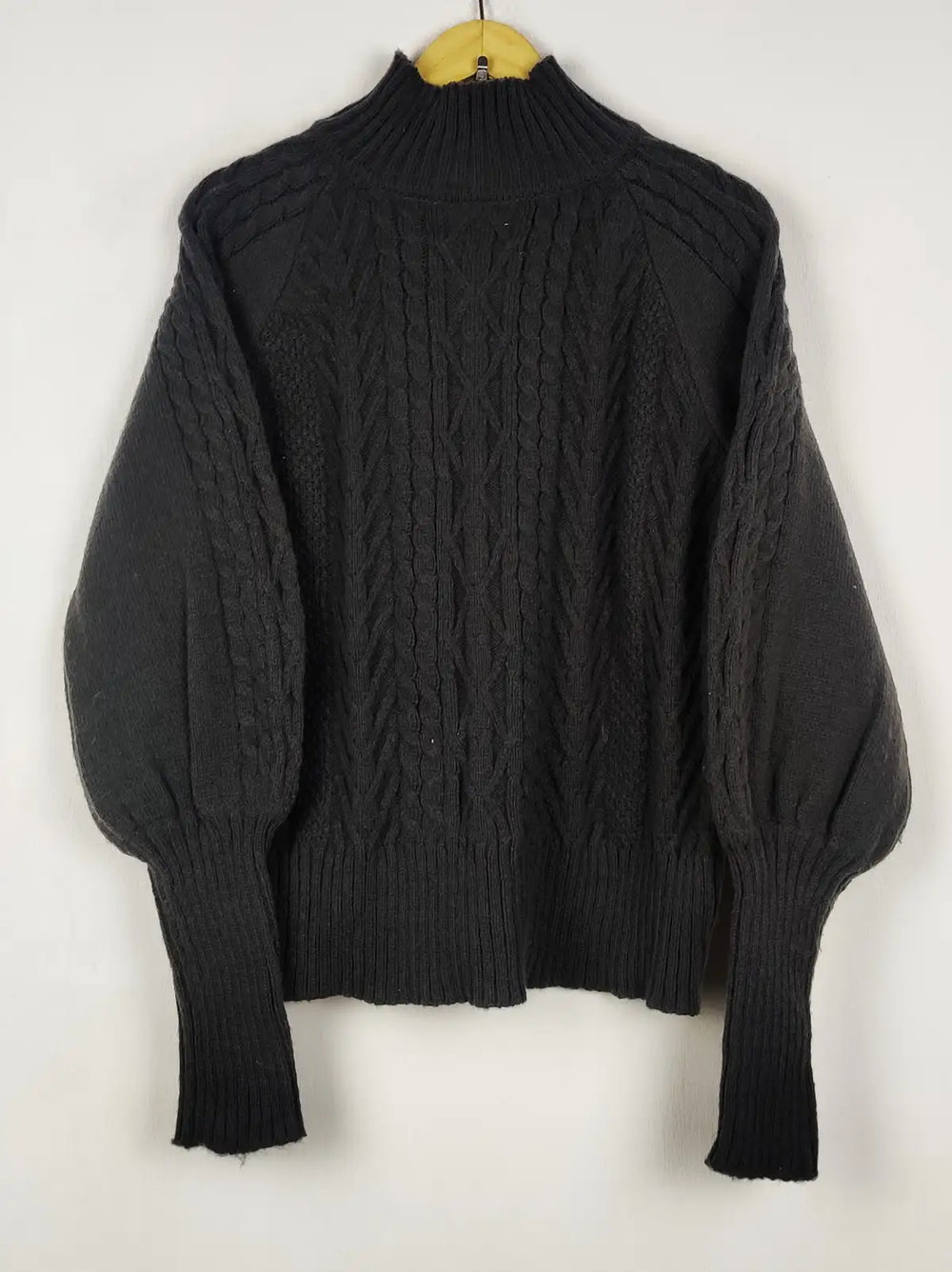 Buy online pre-used pre-loved 100% authentic & Original branded Unknown Brand (WT-12058) available in Pakistan. Top international brands avilable.