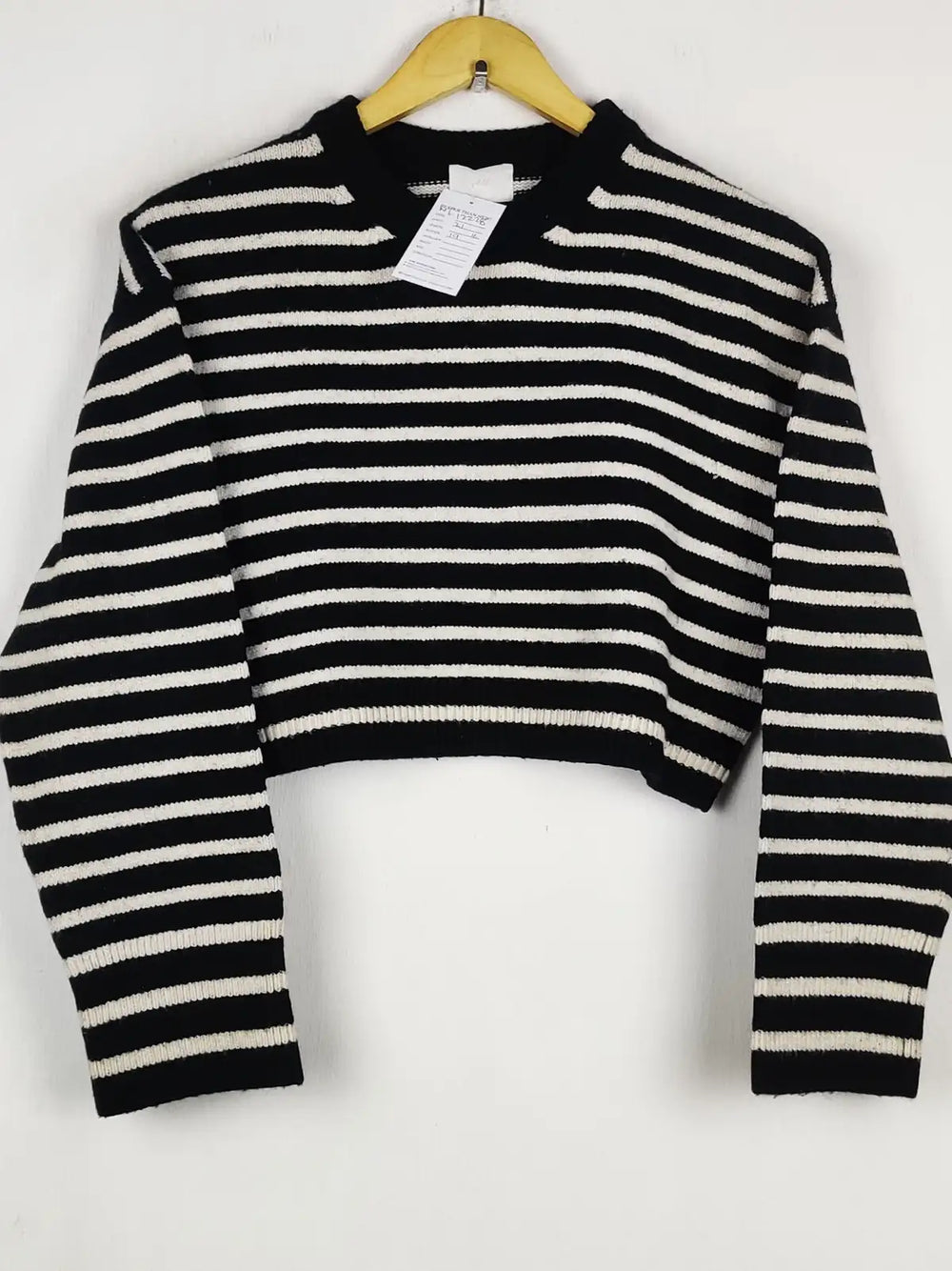 Buy online pre-used pre-loved 100% authentic & Original branded H&M (WT-12228) available in Pakistan. Top international brands avilable.