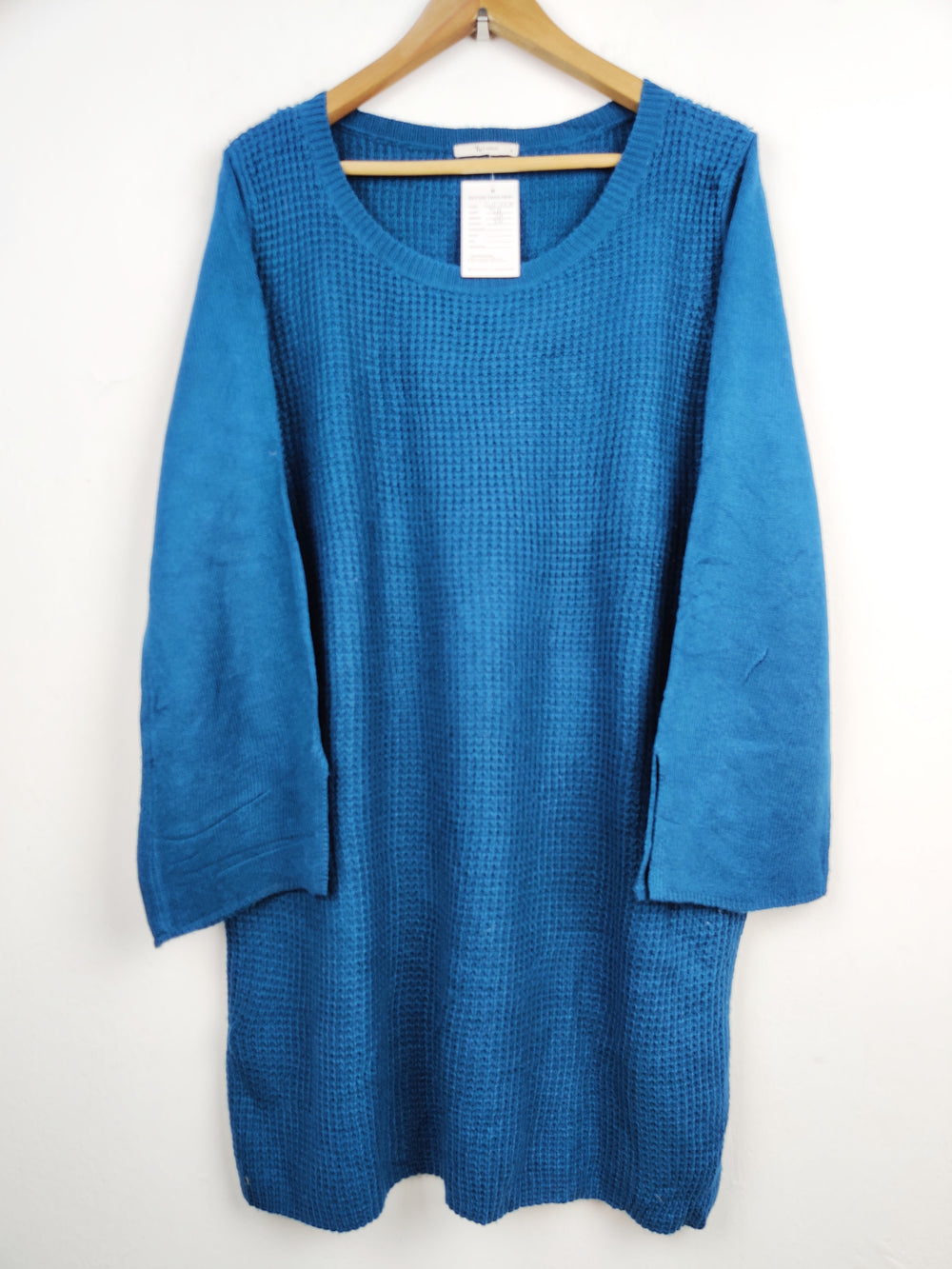 Buy online pre-used pre-loved 100% authentic & Original branded Tu (WT-3979) available in Pakistan. Top international brands avilable.