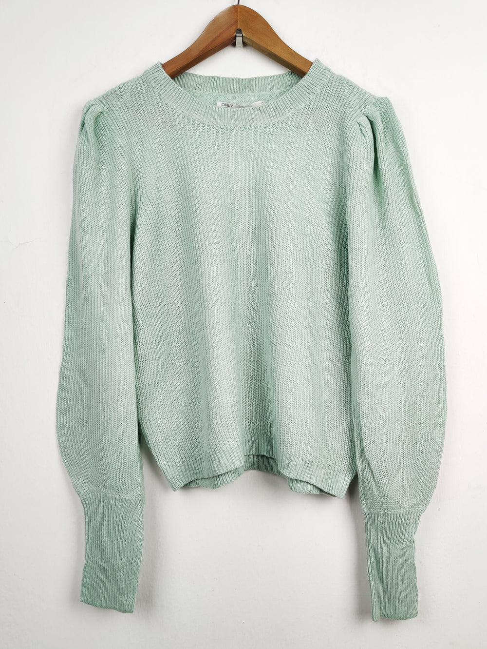 Buy online pre-used pre-loved 100% authentic & Original branded Only (WT-4013) available in Pakistan. Top international brands avilable.