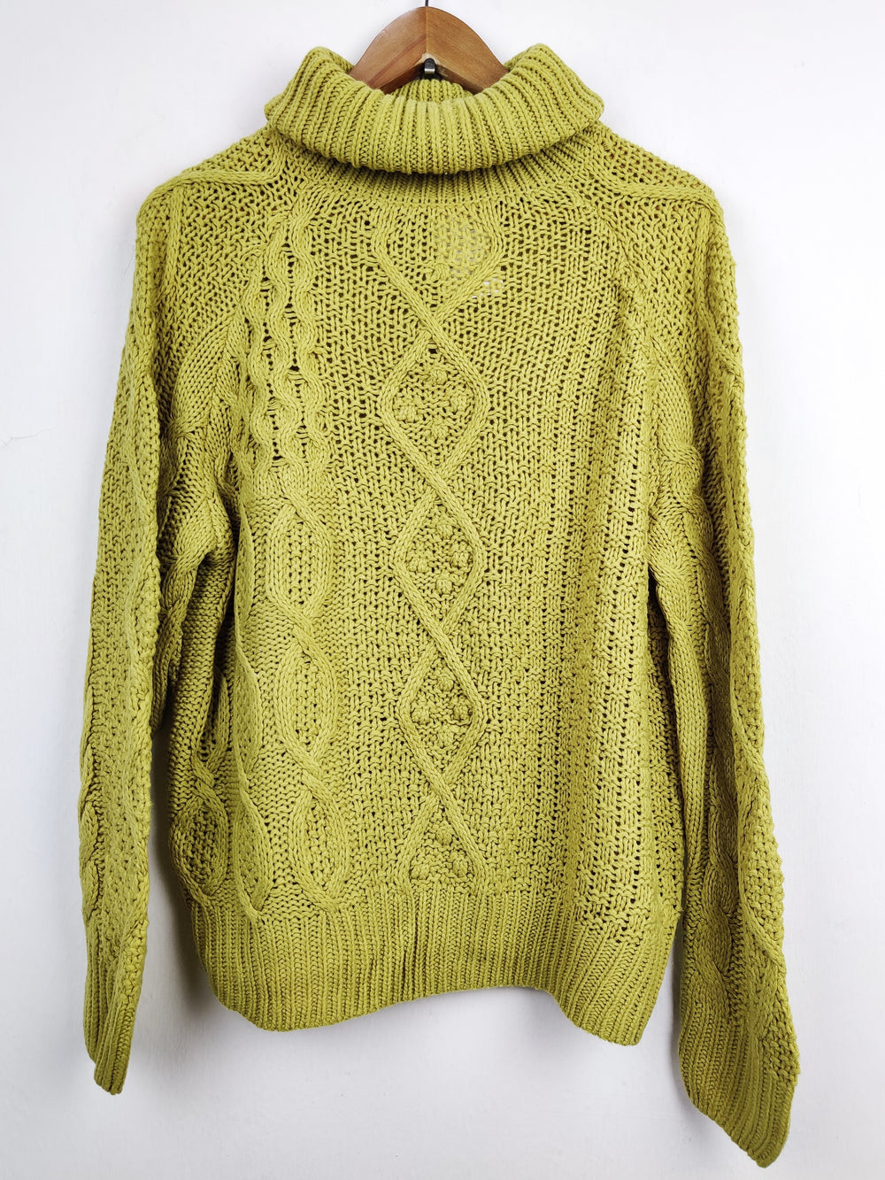 Buy online pre-used pre-loved 100% authentic & Original branded Tu (WT-4032) available in Pakistan. Top international brands avilable.