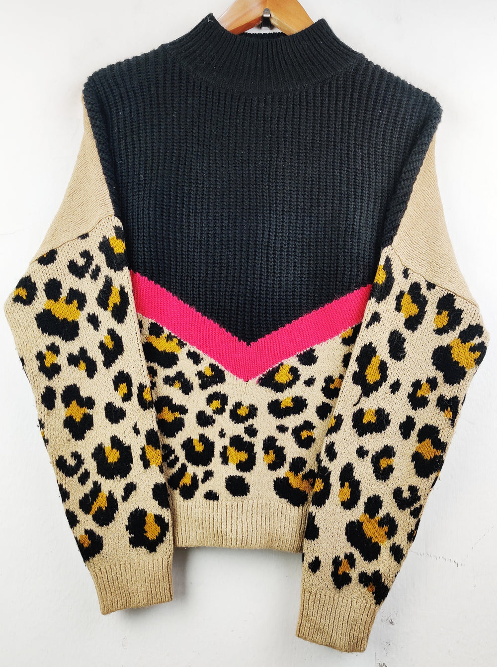 Buy online pre-used pre-loved 100% authentic & Original branded Asos (WT-4415) available in Pakistan. Top international brands avilable.