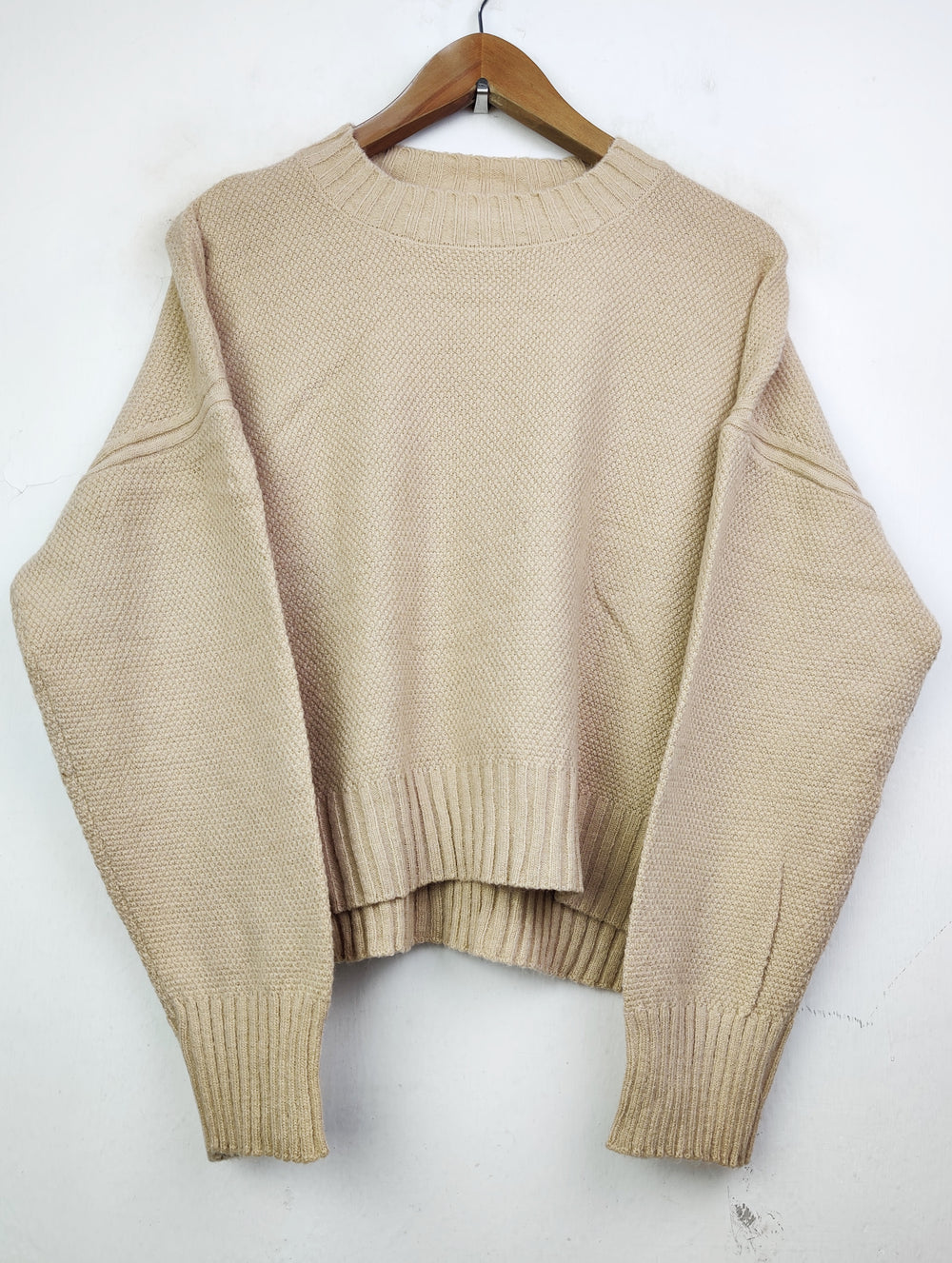 Buy online pre-used pre-loved 100% authentic & Original branded Unknown Brand (WT-4442) available in Pakistan. Top international brands avilable.