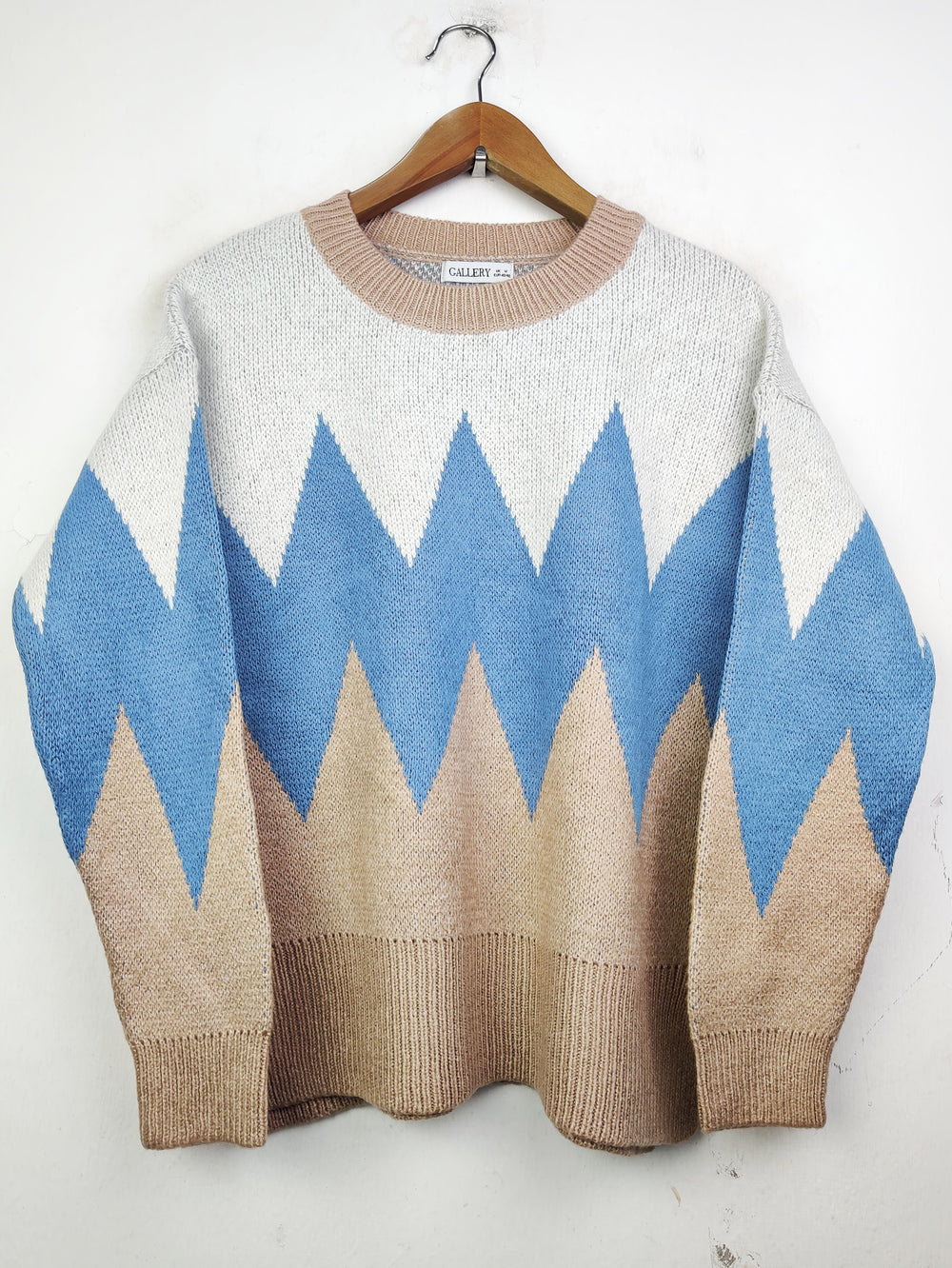 Buy online pre-used pre-loved 100% authentic & Original branded Gallery (WT-4475) available in Pakistan. Top international brands avilable.