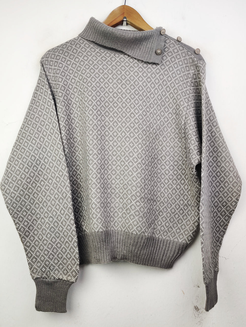 Buy online pre-used pre-loved 100% authentic & Original branded Unknown Brand (WT-4503) available in Pakistan. Top international brands avilable.