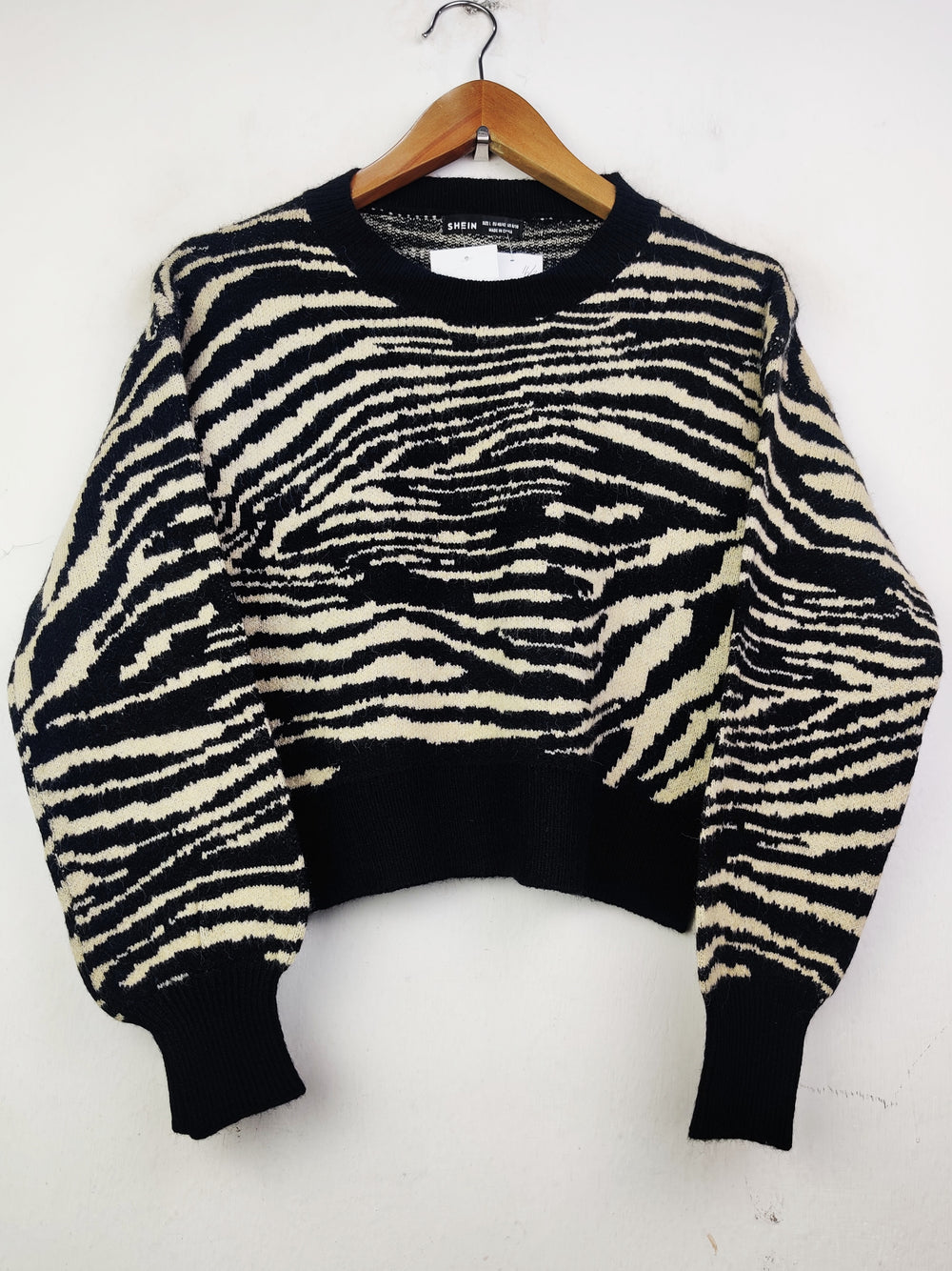 Buy online pre-used pre-loved 100% authentic & Original branded Shein (WT-4561) available in Pakistan. Top international brands avilable.