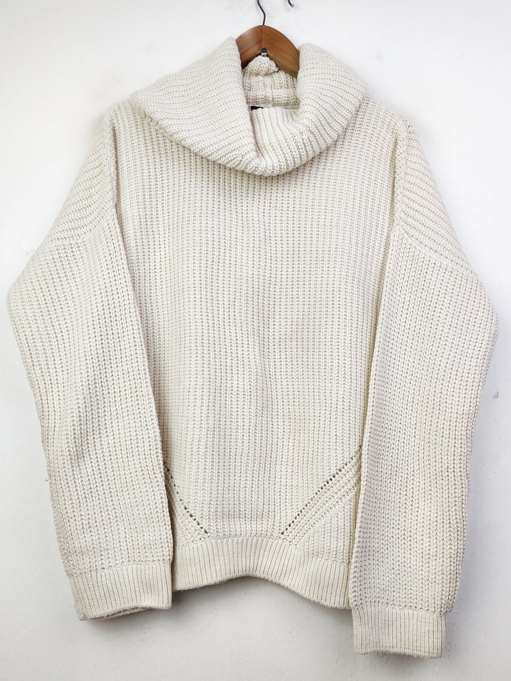 Buy online pre-used pre-loved 100% authentic & Original branded Wallis (WT-4658) available in Pakistan. Top international brands avilable.