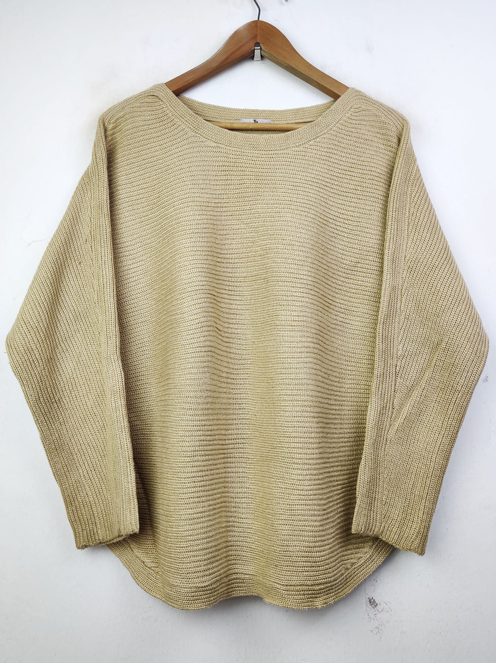 Buy online pre-used pre-loved 100% authentic & Original branded Tu (WT-4674) available in Pakistan. Top international brands avilable.