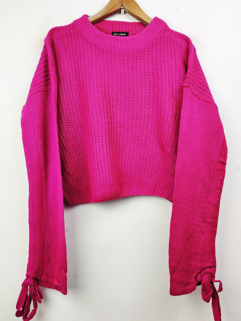 Buy online pre-used pre-loved 100% authentic & Original branded Qed London (WT-4685) available in Pakistan. Top international brands avilable.