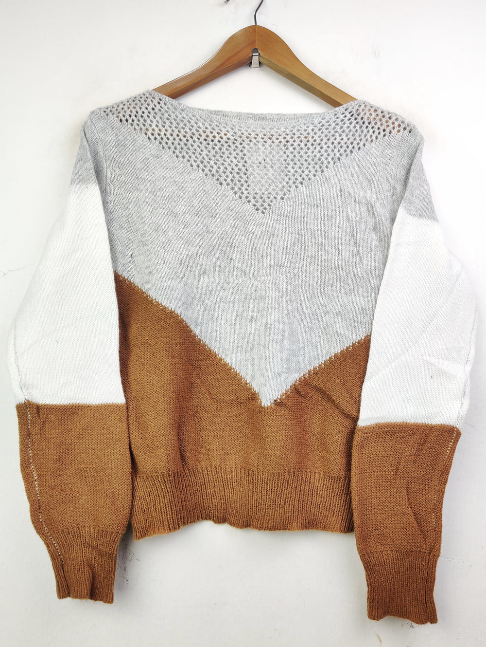 Buy online pre-used pre-loved 100% authentic & Original branded Emery Rose (WT-4739) available in Pakistan. Top international brands avilable.