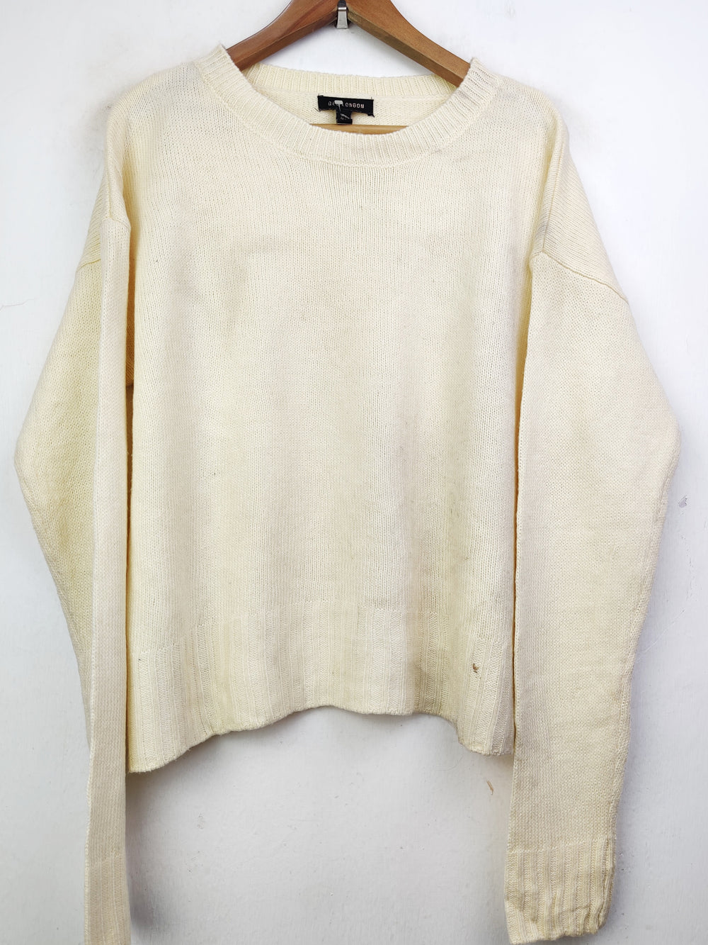 Buy online pre-used pre-loved 100% authentic & Original branded Qed London (WT-4785) available in Pakistan. Top international brands avilable.