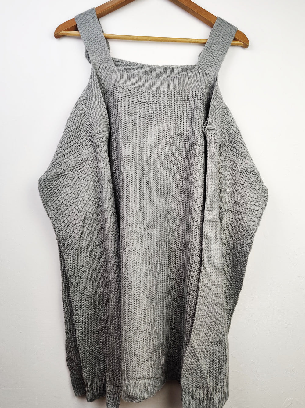 Buy online pre-used pre-loved 100% authentic & Original branded Unknown Brand (WT-4899) available in Pakistan. Top international brands avilable.