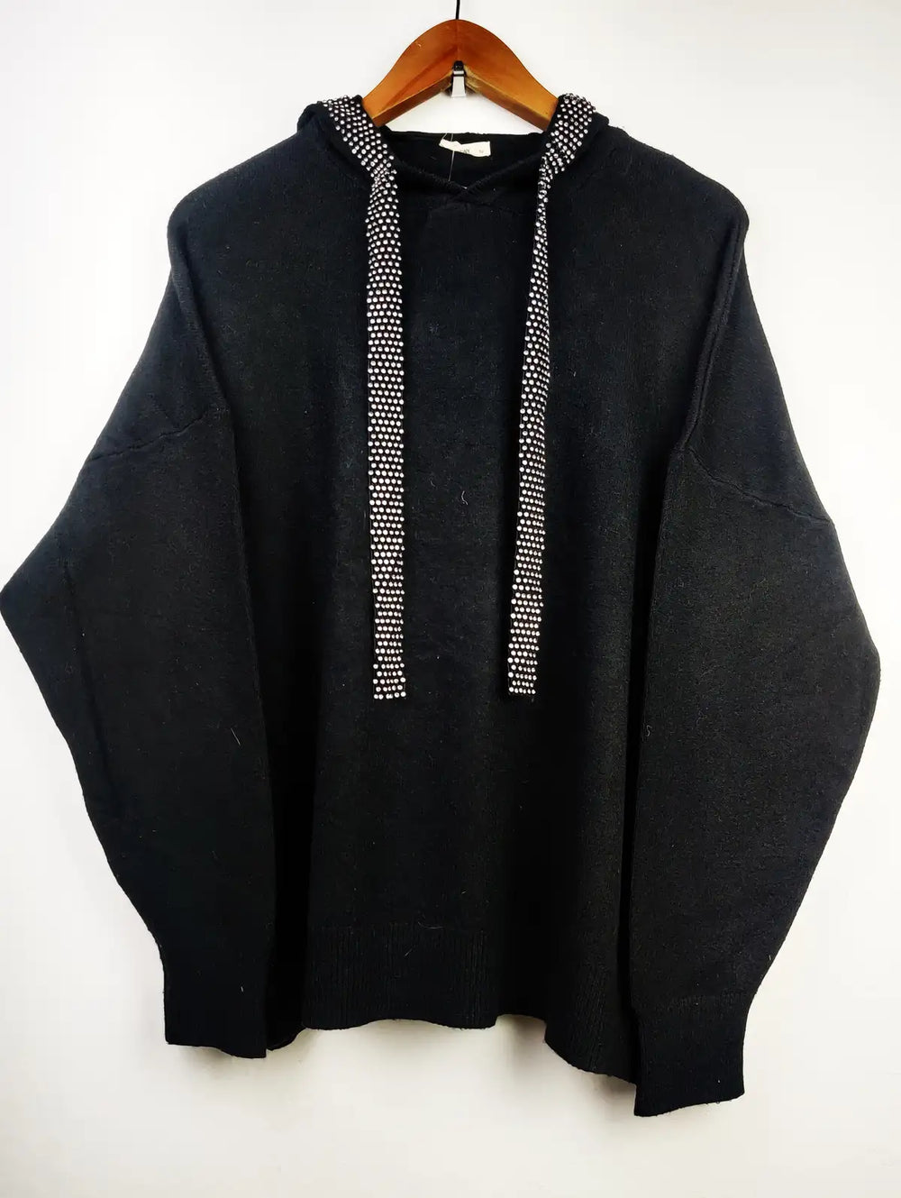 Buy online pre-used pre-loved 100% authentic & Original branded Moewy (WT-4986) available in Pakistan. Top international brands avilable.