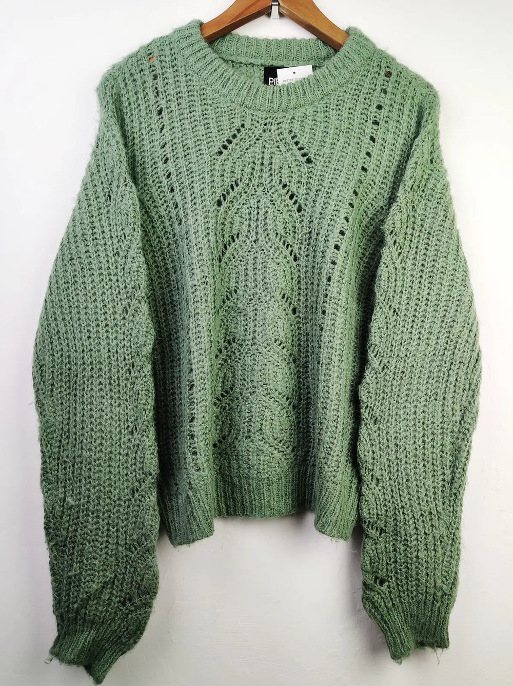 Buy online pre-used pre-loved 100% authentic & Original branded Pieces (WT-4993) available in Pakistan. Top international brands avilable.