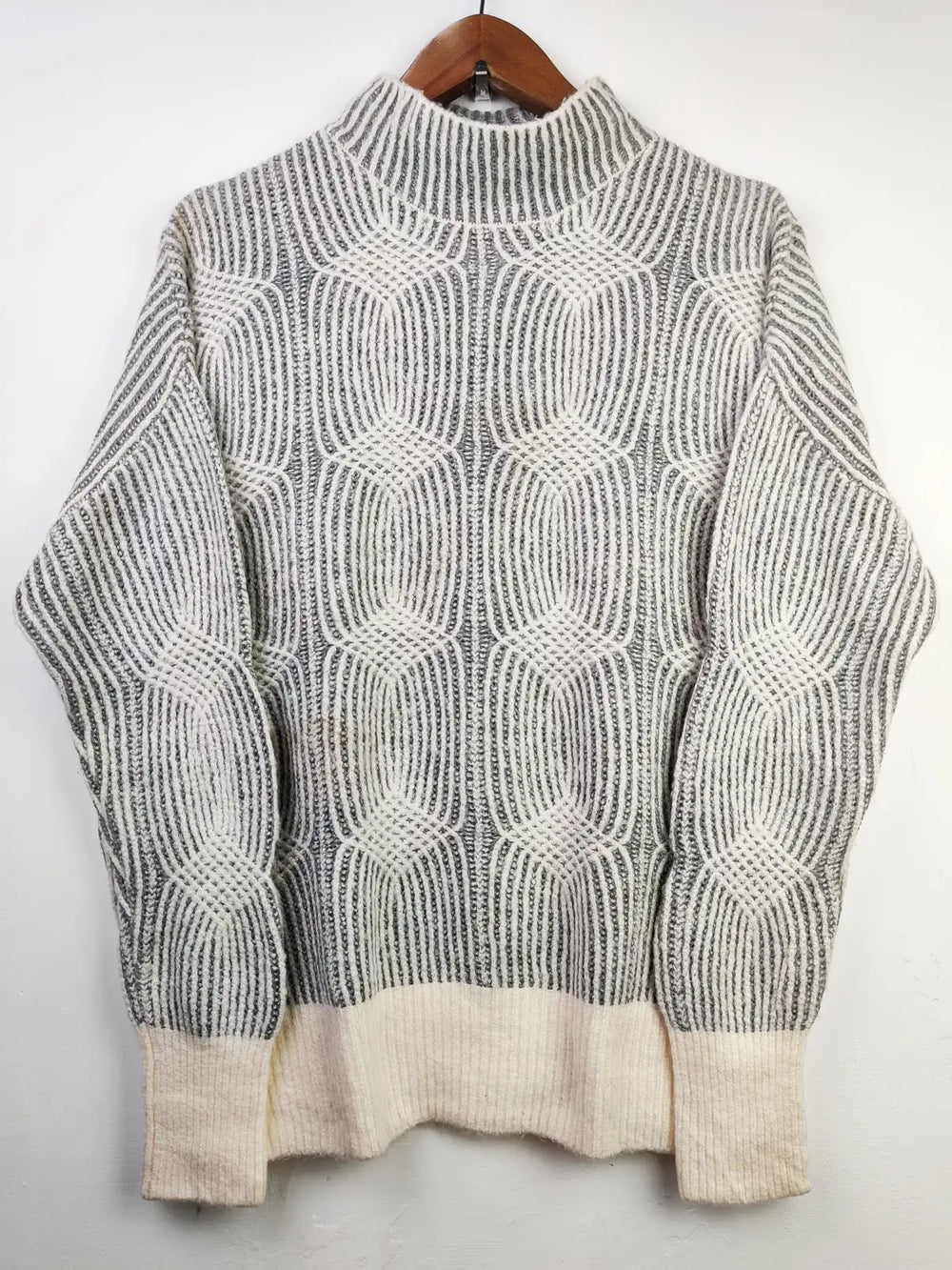 Buy online pre-used pre-loved 100% authentic & Original branded Papaya (WT-5041) available in Pakistan. Top international brands avilable.