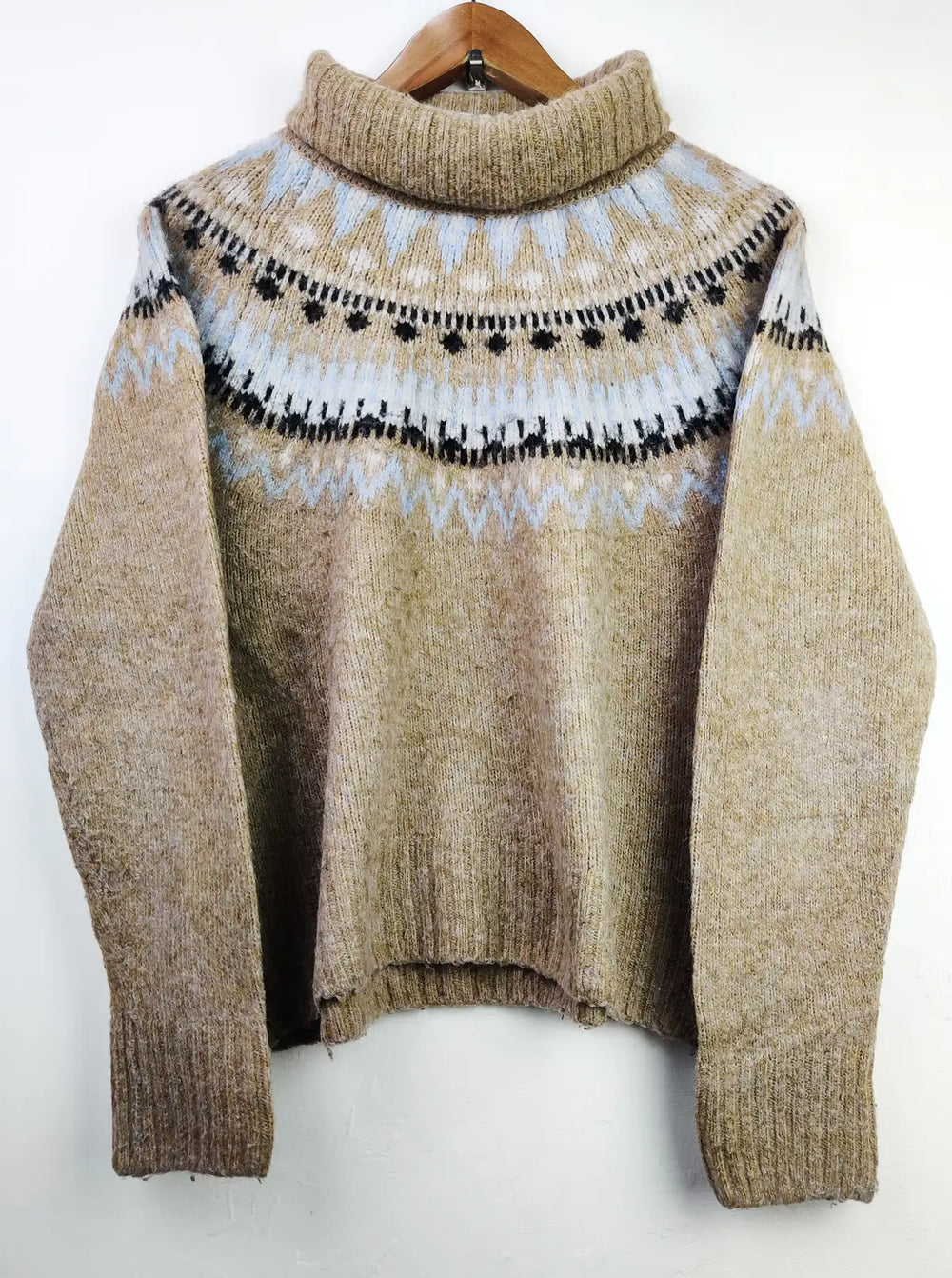 Buy online pre-used pre-loved 100% authentic & Original branded H&M (WT-5042) available in Pakistan. Top international brands avilable.