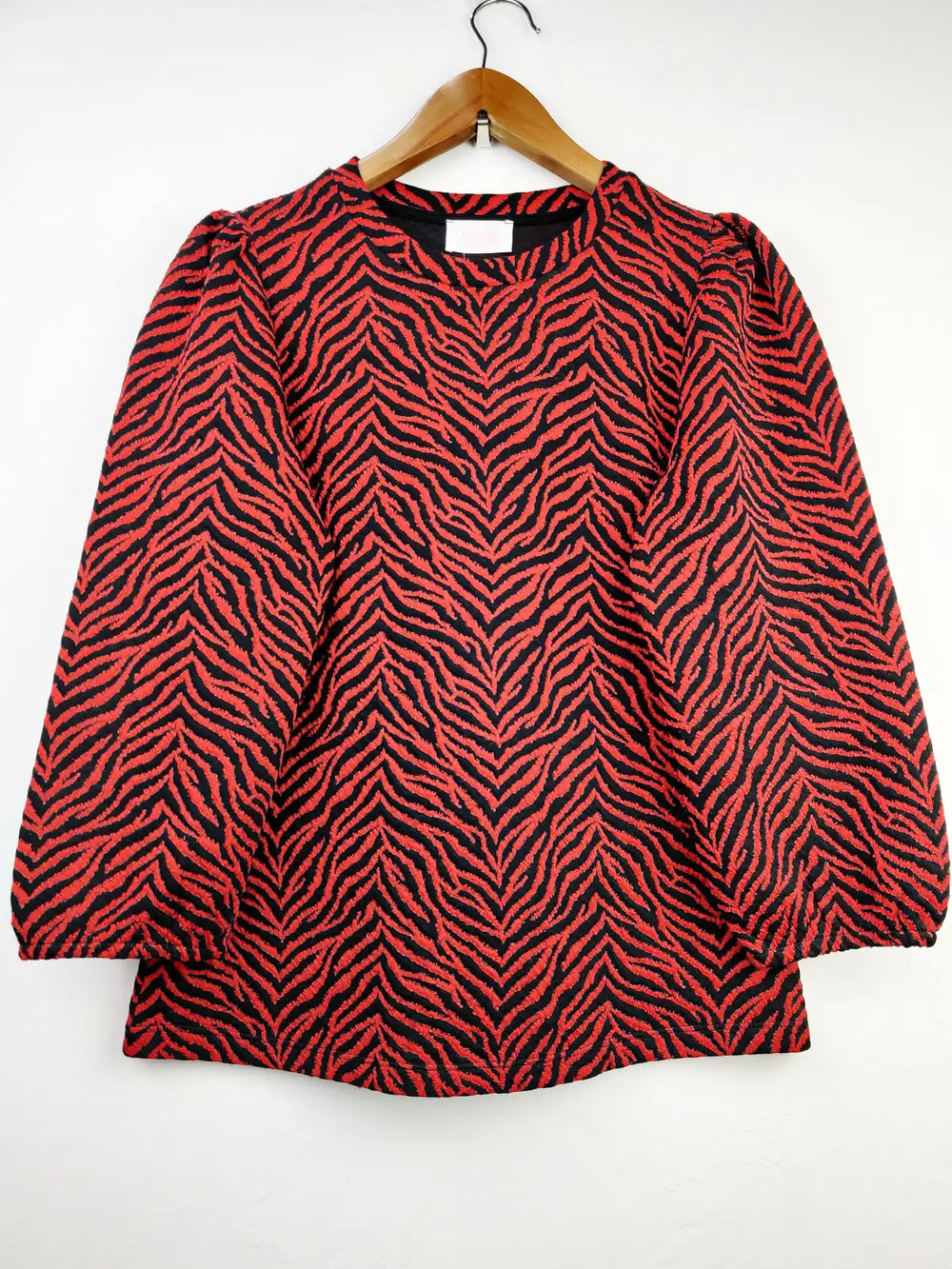 Buy online pre-used pre-loved 100% authentic & Original branded Savida (WT-5067) available in Pakistan. Top international brands avilable.