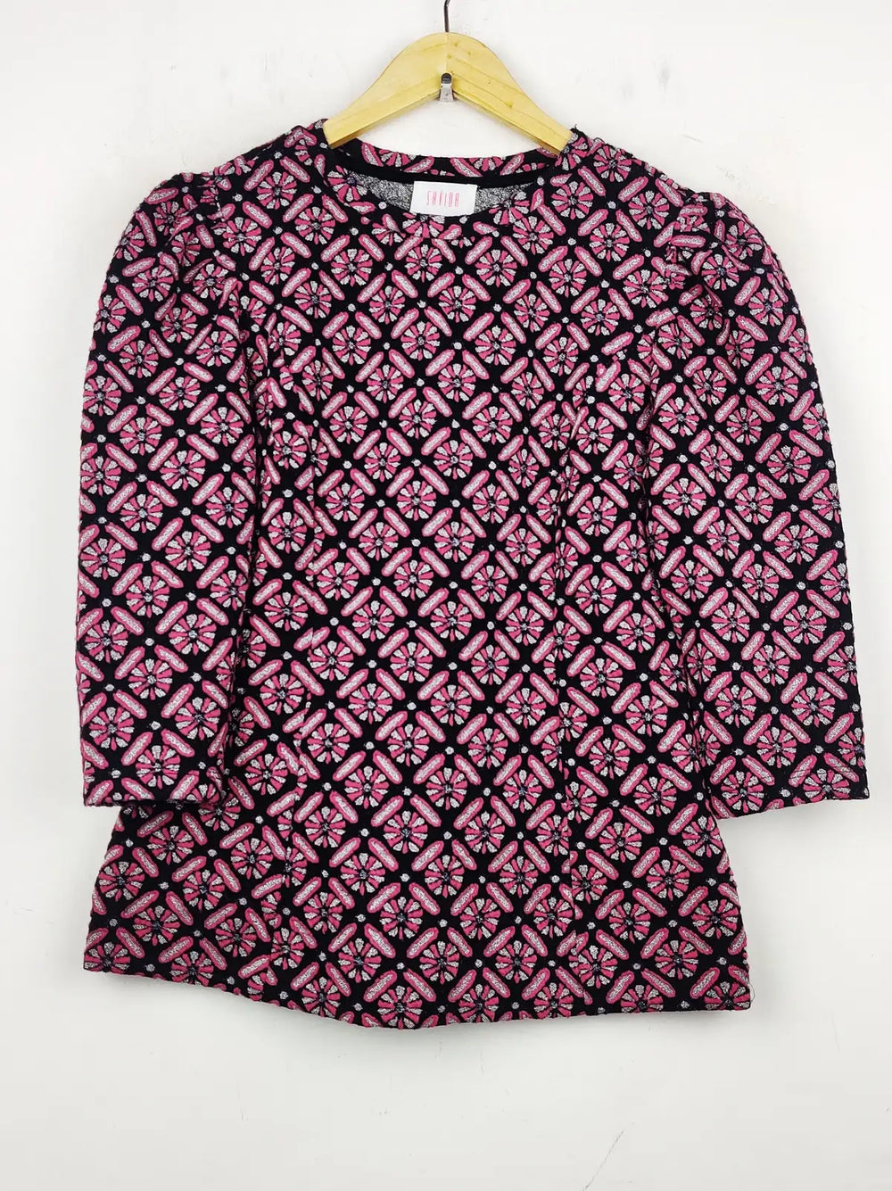 Buy online pre-used pre-loved 100% authentic & Original branded Savida (WT-5106) available in Pakistan. Top international brands avilable.