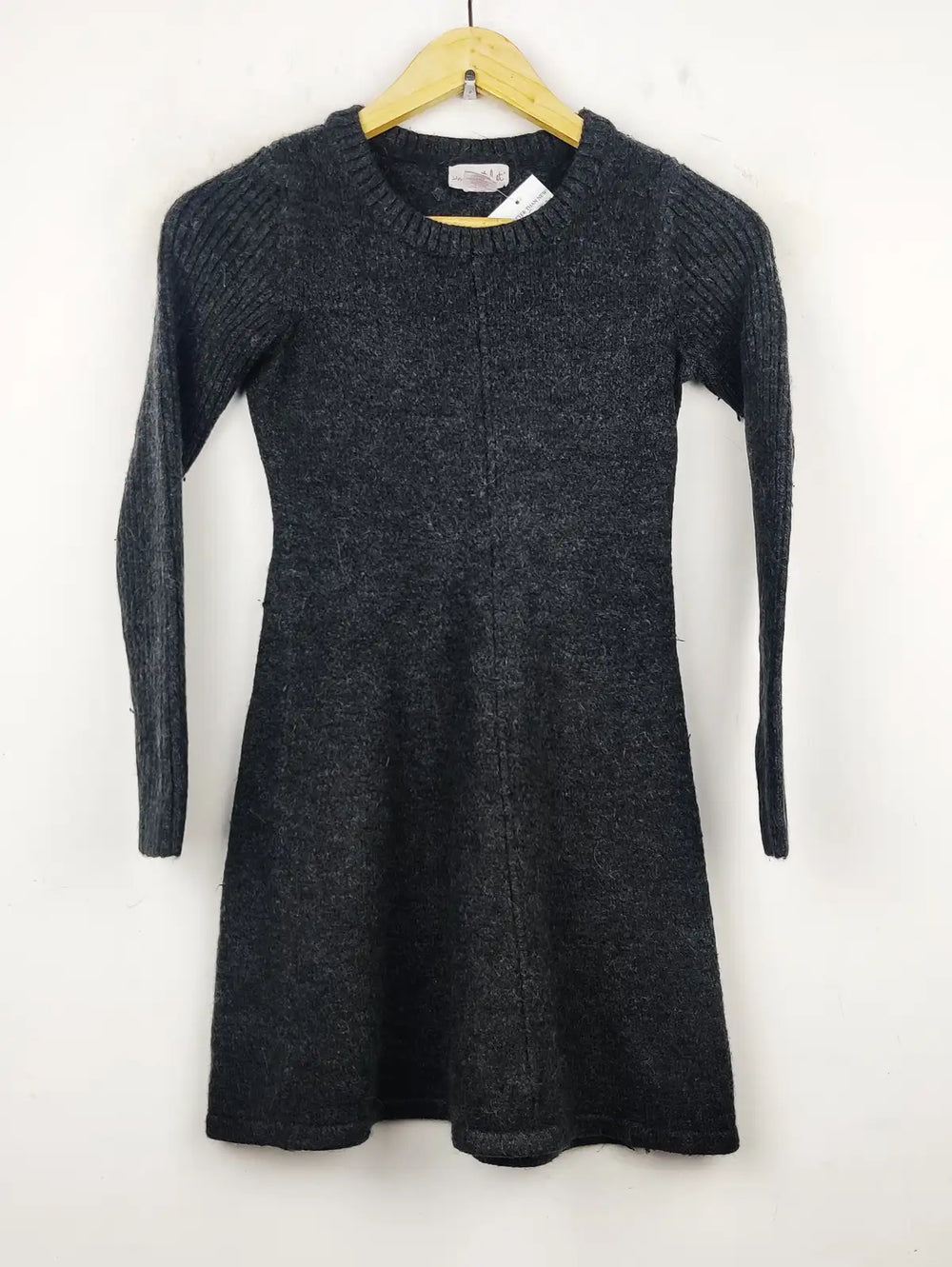 Buy online pre-used pre-loved 100% authentic & Original branded Shrinking Violet (WT-5110) available in Pakistan. Top international brands avilable.