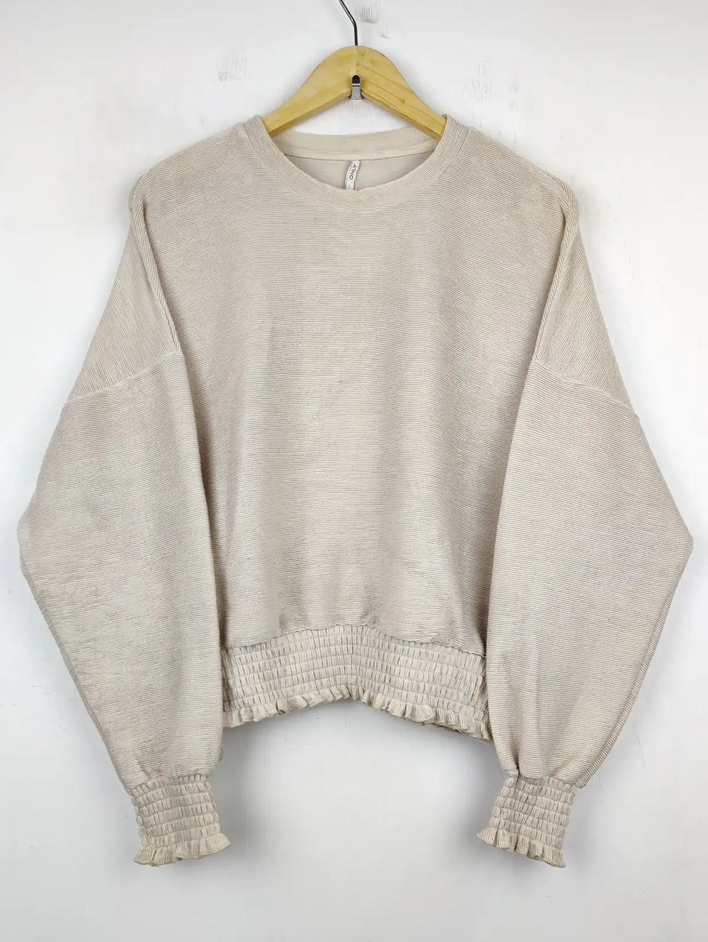 Buy online pre-used pre-loved 100% authentic & Original branded Only (WT-5202) available in Pakistan. Top international brands avilable.