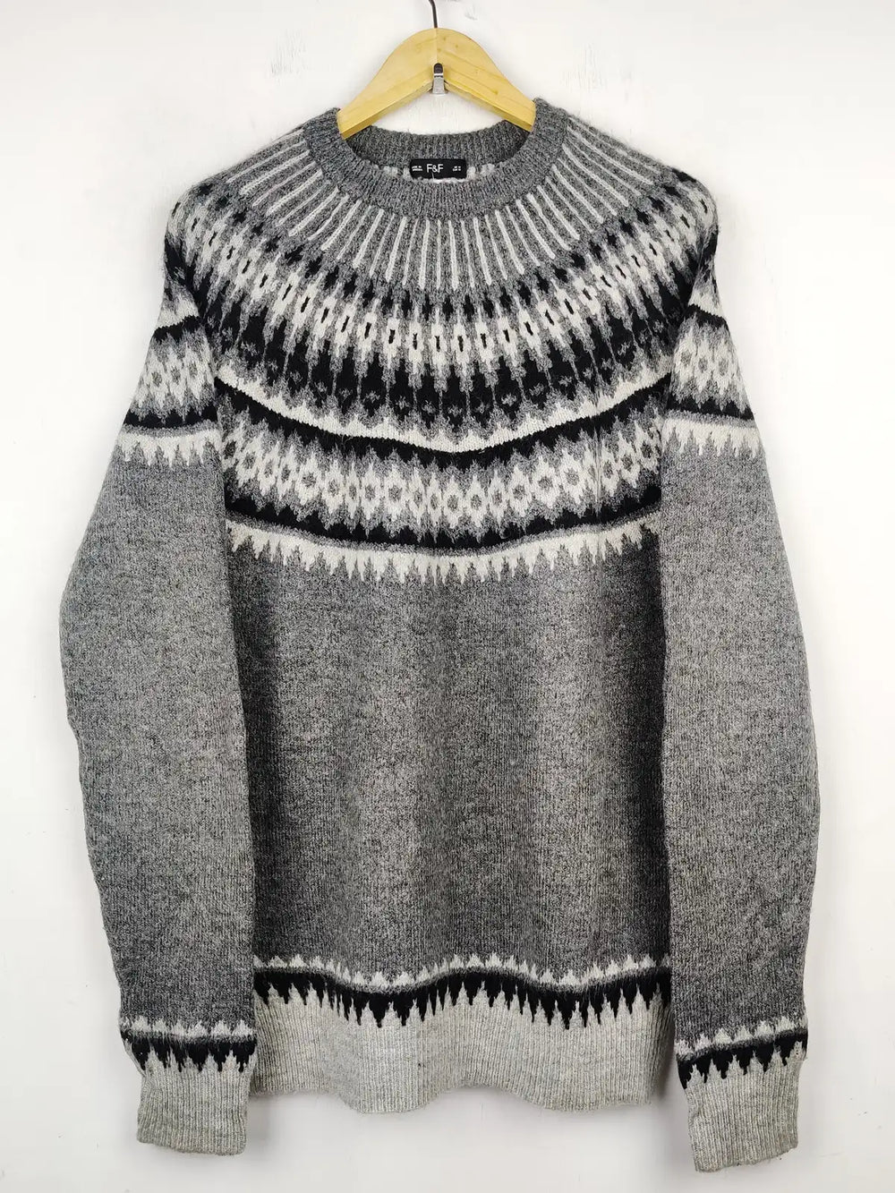 Buy online pre-used pre-loved 100% authentic & Original branded F&F (WT-5221) available in Pakistan. Top international brands avilable.