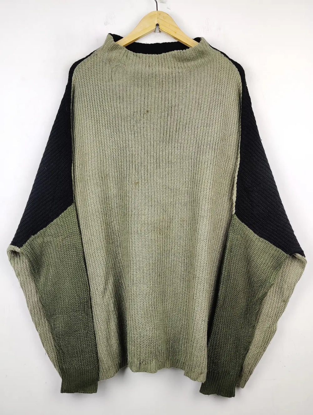 Buy online pre-used pre-loved 100% authentic & Original branded Yours (WT-5240) available in Pakistan. Top international brands avilable.