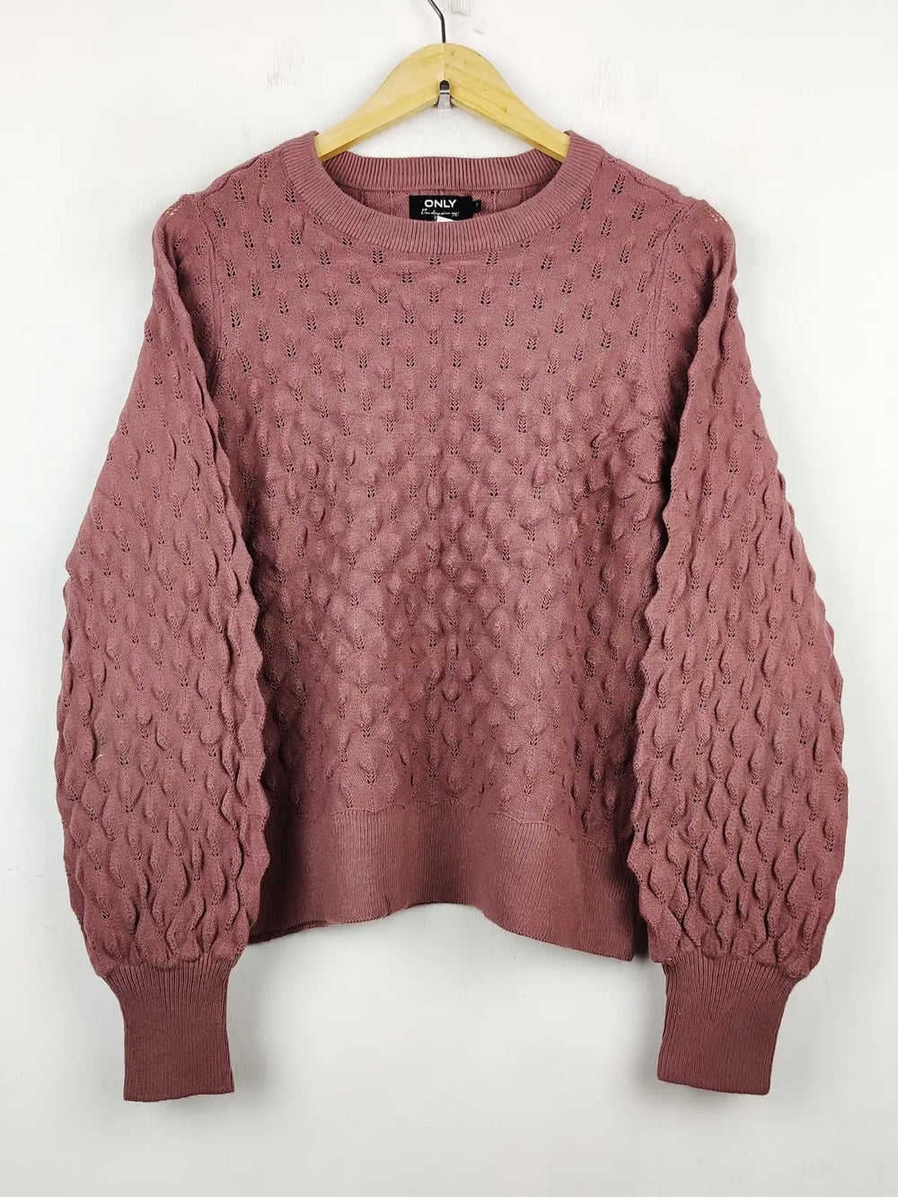 Buy online pre-used pre-loved 100% authentic & Original branded Only (WT-5261) available in Pakistan. Top international brands avilable.