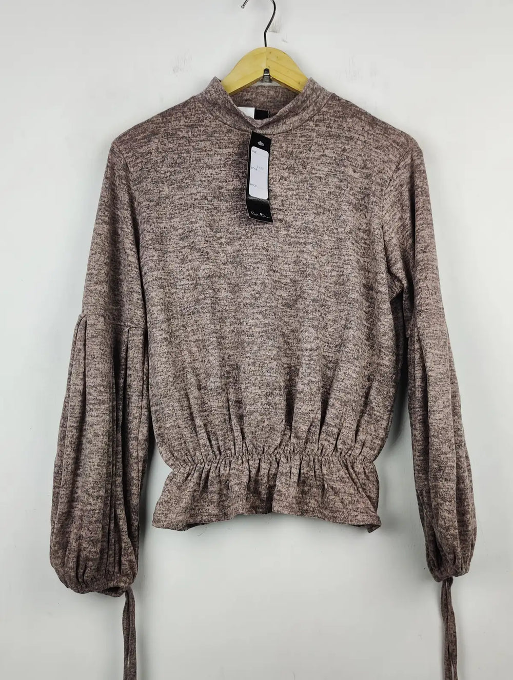 Buy online pre-used pre-loved 100% authentic & Original branded Rose One (WT-5278) available in Pakistan. Top international brands avilable.