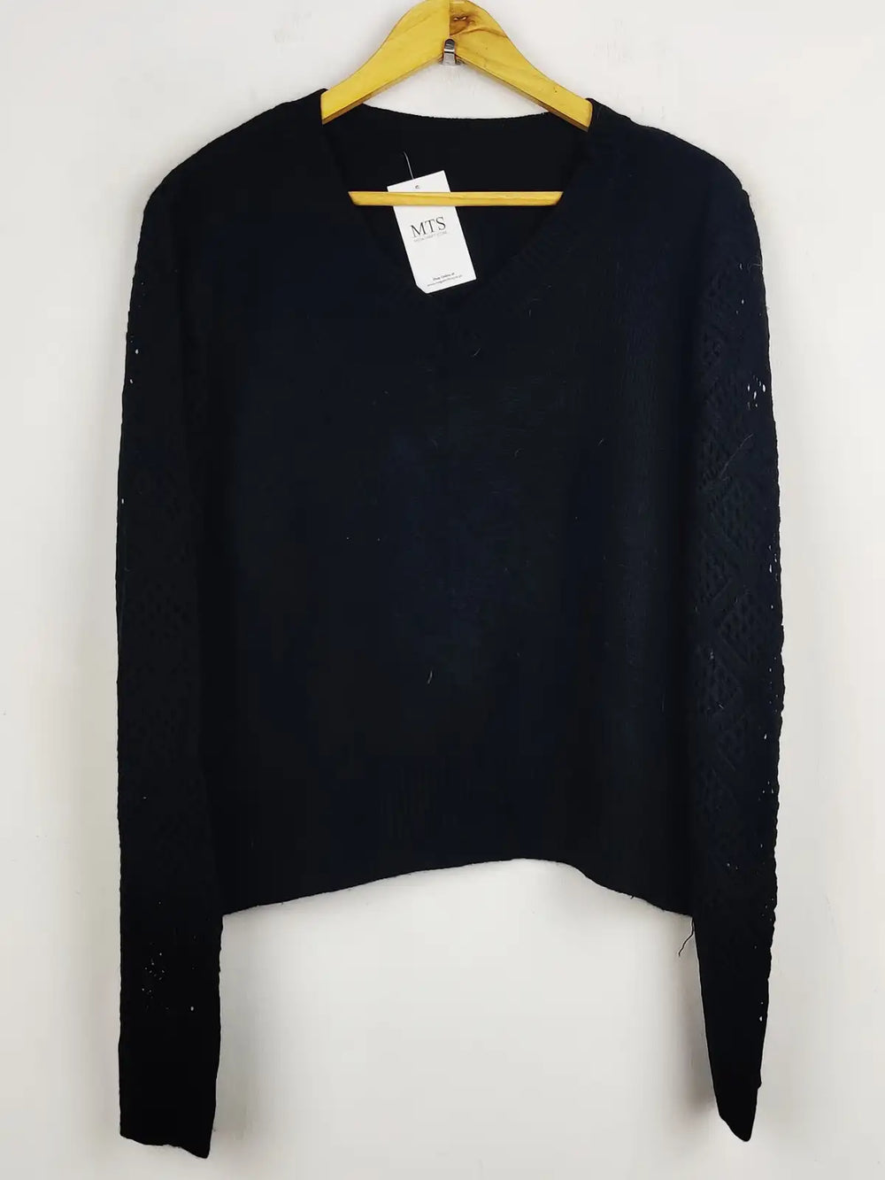 Buy online pre-used pre-loved 100% authentic & Original branded Unknown Brand (WT-5361) available in Pakistan. Top international brands avilable.