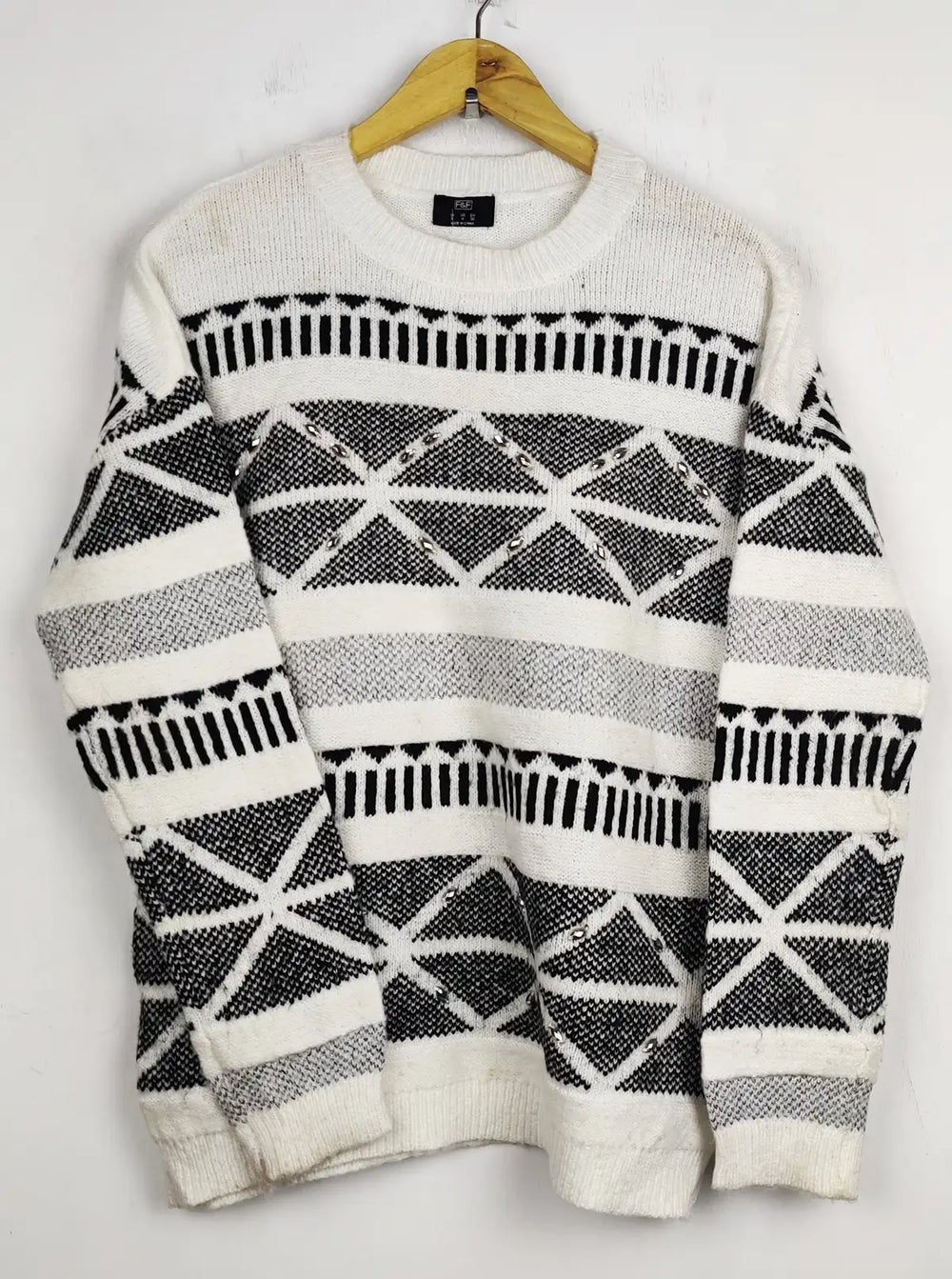 Buy online pre-used pre-loved 100% authentic & Original branded F&F (WT-5366) available in Pakistan. Top international brands avilable.