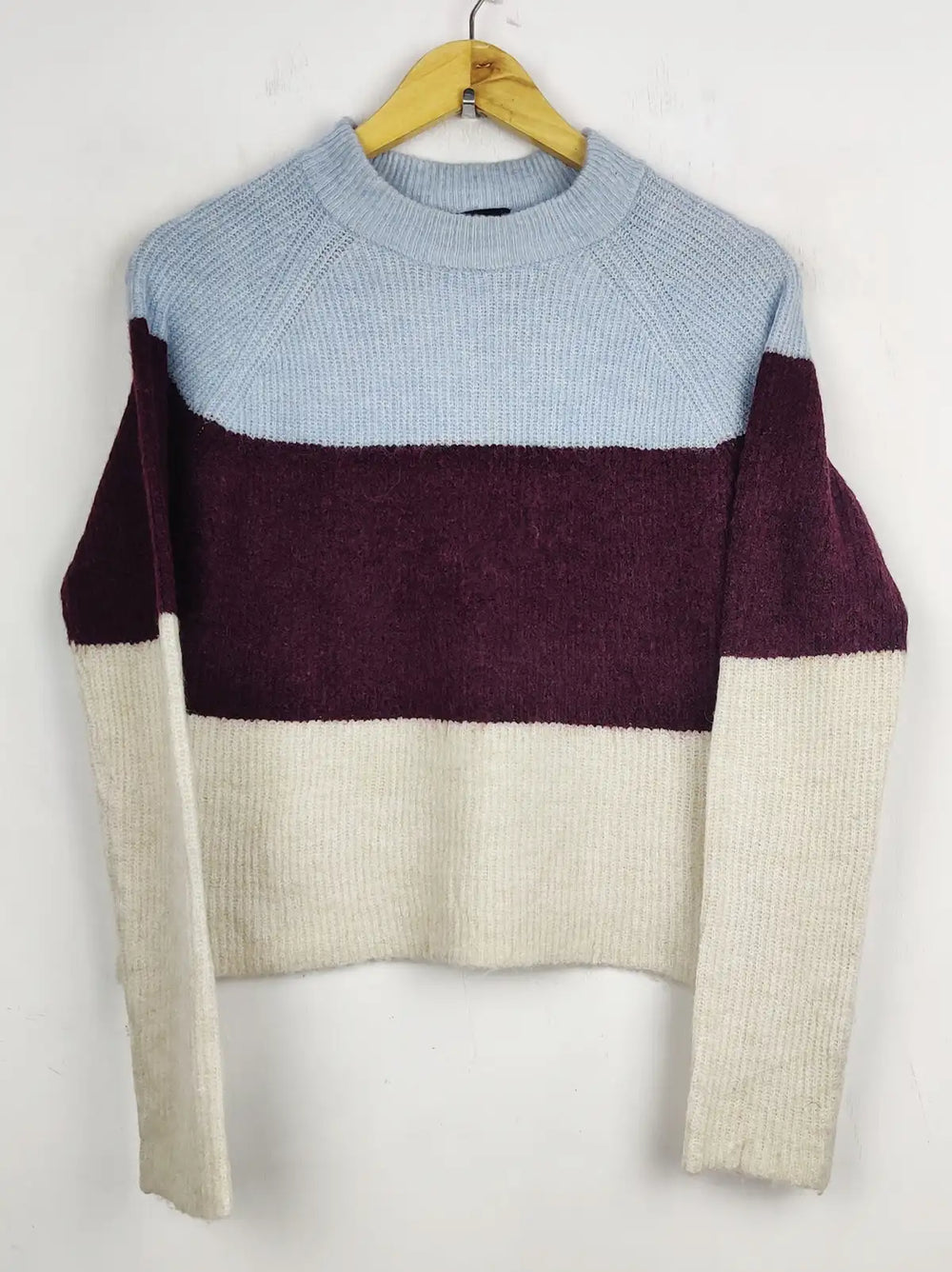 Buy online pre-used pre-loved 100% authentic & Original branded Pieces (WT-5381) available in Pakistan. Top international brands avilable.