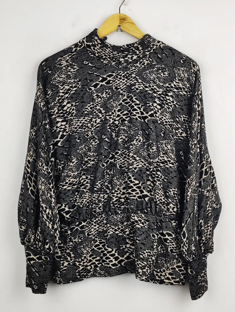 Buy online pre-used pre-loved 100% authentic & Original branded River Island (WT-5393) available in Pakistan. Top international brands avilable.