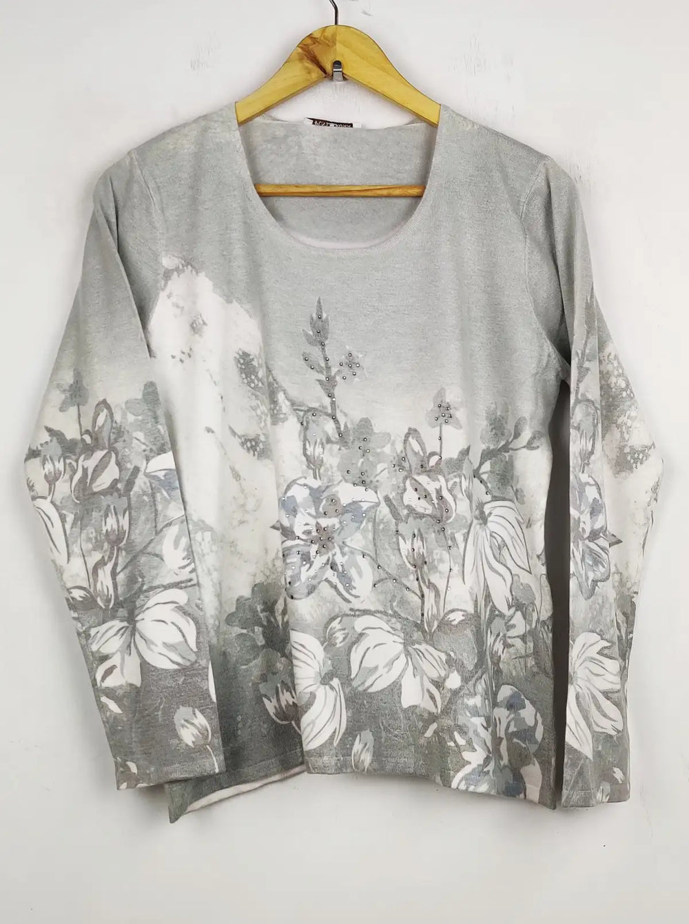 Buy online pre-used pre-loved 100% authentic & Original branded Punt Roma (WT-5395) available in Pakistan. Top international brands avilable.