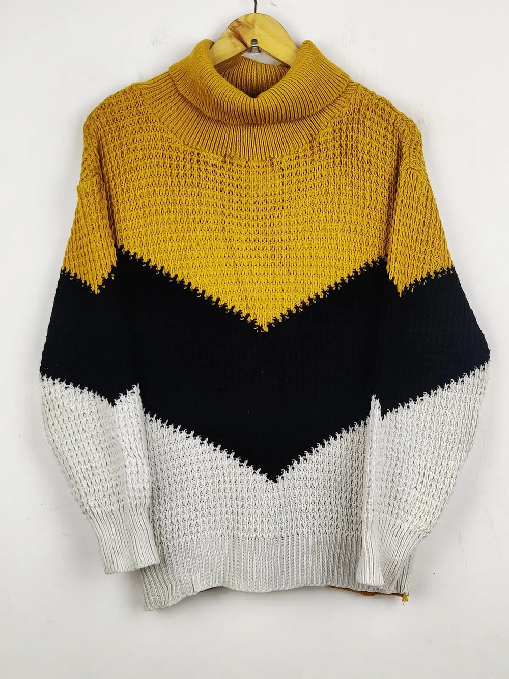 Buy online pre-used pre-loved 100% authentic & Original branded Quiz (WT-5408) available in Pakistan. Top international brands avilable.