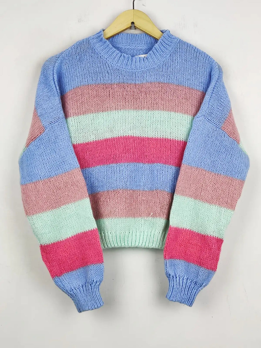 Buy online pre-used pre-loved 100% authentic & Original branded Unknown Brand (WT-5490) available in Pakistan. Top international brands avilable.