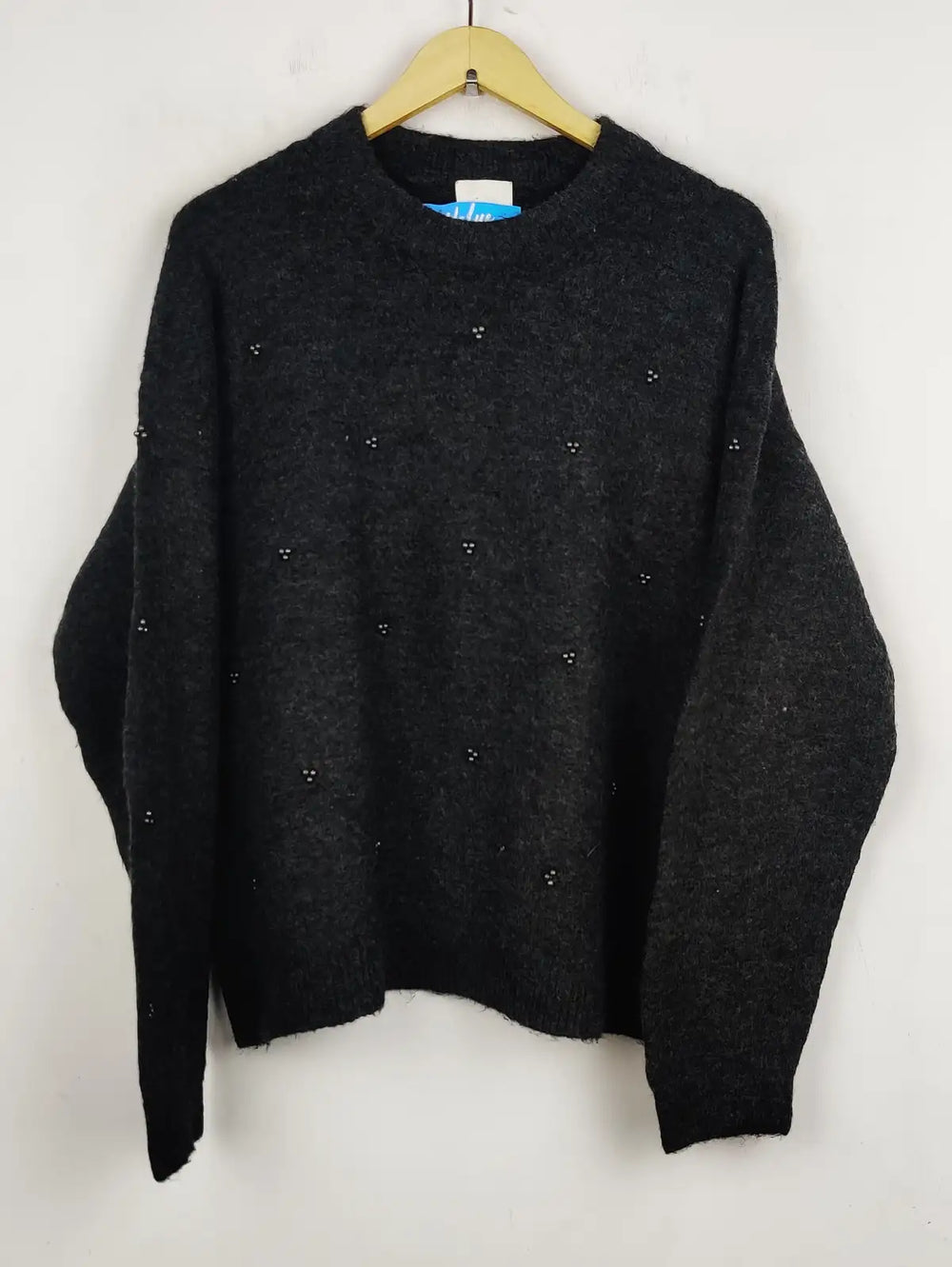 Buy online pre-used pre-loved 100% authentic & Original branded H&M (WT-5535) available in Pakistan. Top international brands avilable.