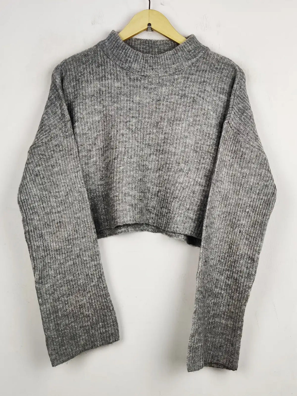 Buy online pre-used pre-loved 100% authentic & Original branded H&M (WT-5537) available in Pakistan. Top international brands avilable.