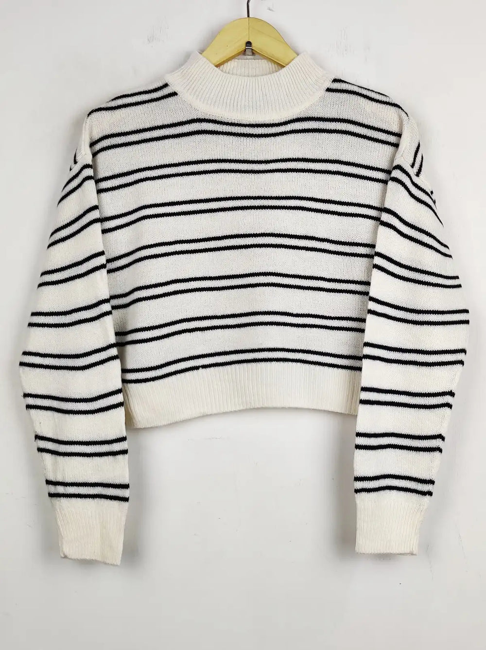 Buy online pre-used pre-loved 100% authentic & Original branded H&M (WT-5558) available in Pakistan. Top international brands avilable.